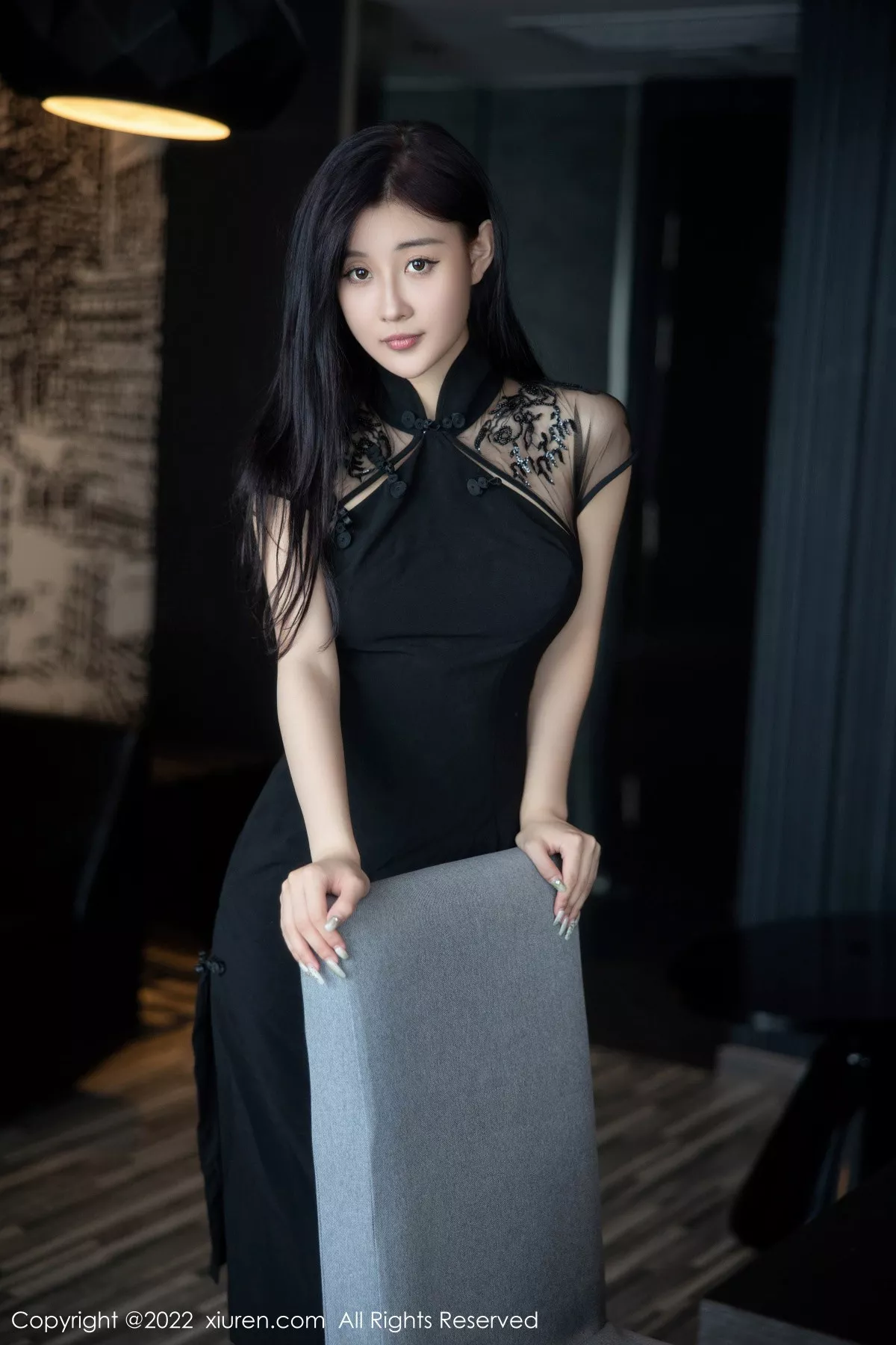 秀人集.com_[XiuRen秀人网]No.5691_模特顾楚楚maily性感黑色旗袍服配魅惑黑丝秀美腿甜美迷人写真86P