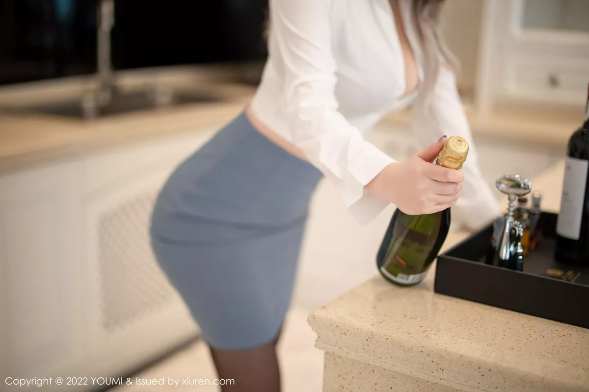 秀人集.com_[YouMi尤蜜荟]Vol.851_模特小海臀Rena西双版纳旅拍性感白T露轻透蕾丝内衣诱惑写真76P