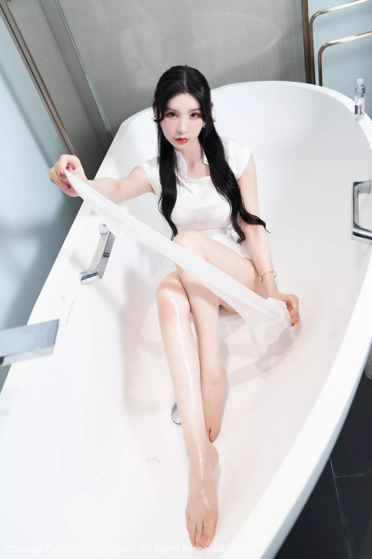 秀人集.com_[XiuRen秀人网]No.5701_女神周于希Sally浴缸场景脱白色旗袍服露白色蕾丝内衣诱惑写真75P