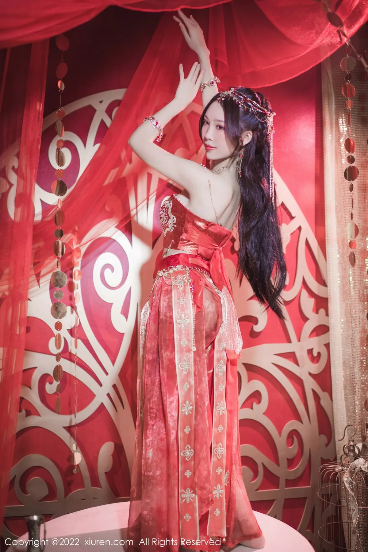 秀人集.com_[XiuRen秀人网]No.5699_模特利世性感西域舞娘扮演红色薄纱连衣裙秀曼妙身姿诱惑写真63P