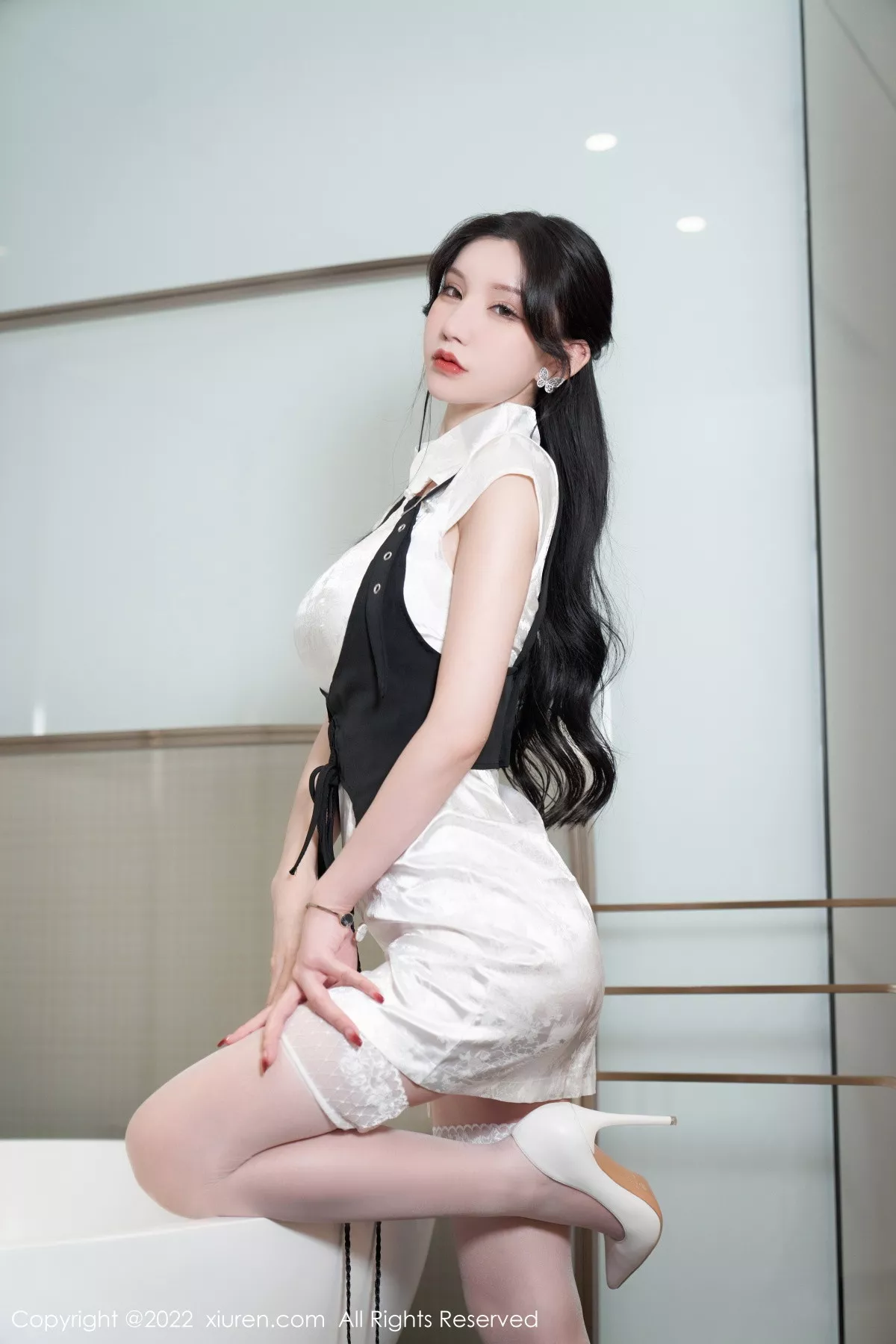 秀人集.com_[XiuRen秀人网]No.5701_女神周于希Sally浴缸场景脱白色旗袍服露白色蕾丝内衣诱惑写真75P