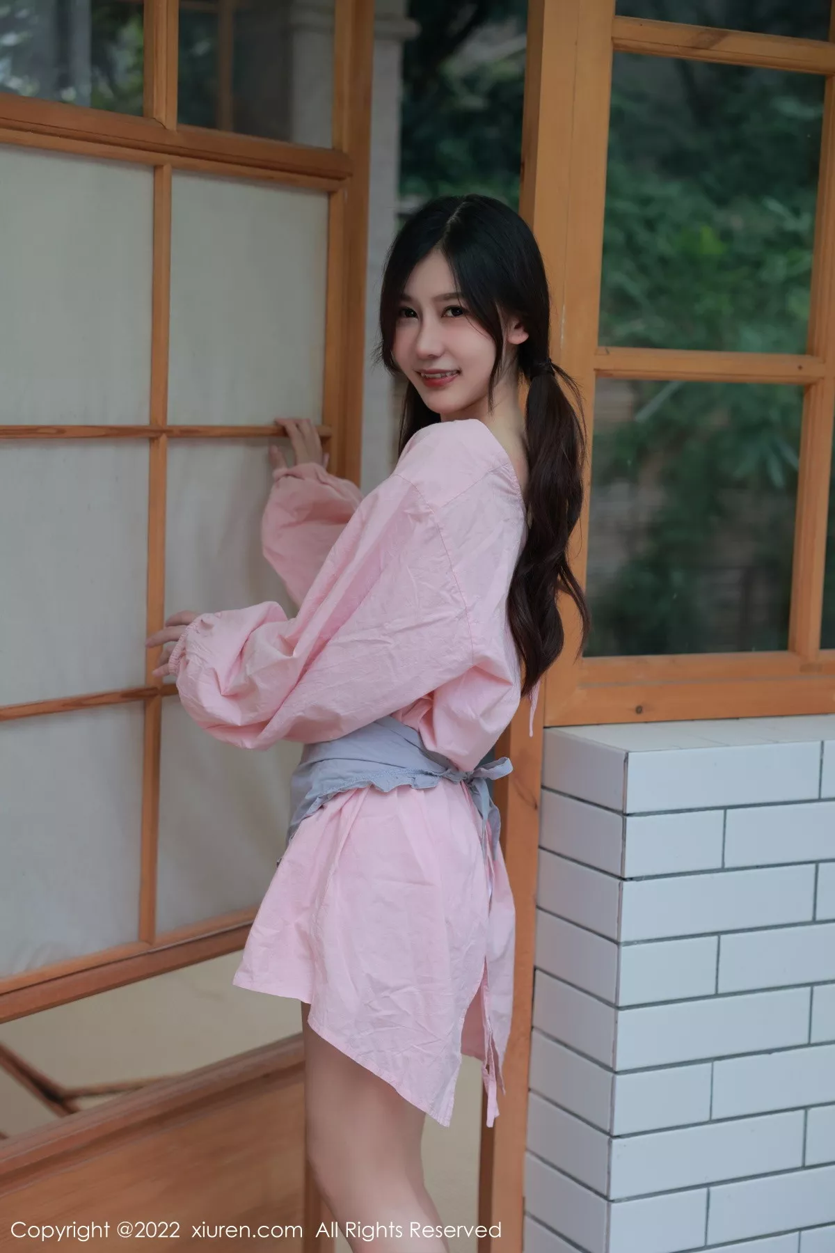 秀人集.com_[XiuRen秀人网]No.5697_模特尹甜甜豆腐店拍摄粉色服饰秀完美身材露性感美腿迷人写真52P