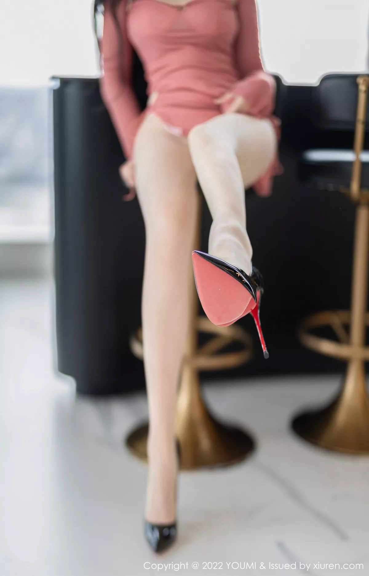 秀人集.com_[YouMi尤蜜荟]Vol.852_女神刘钰儿性感浅色连衣裙露黑色内衣配无内肉丝惹火诱惑写真71P