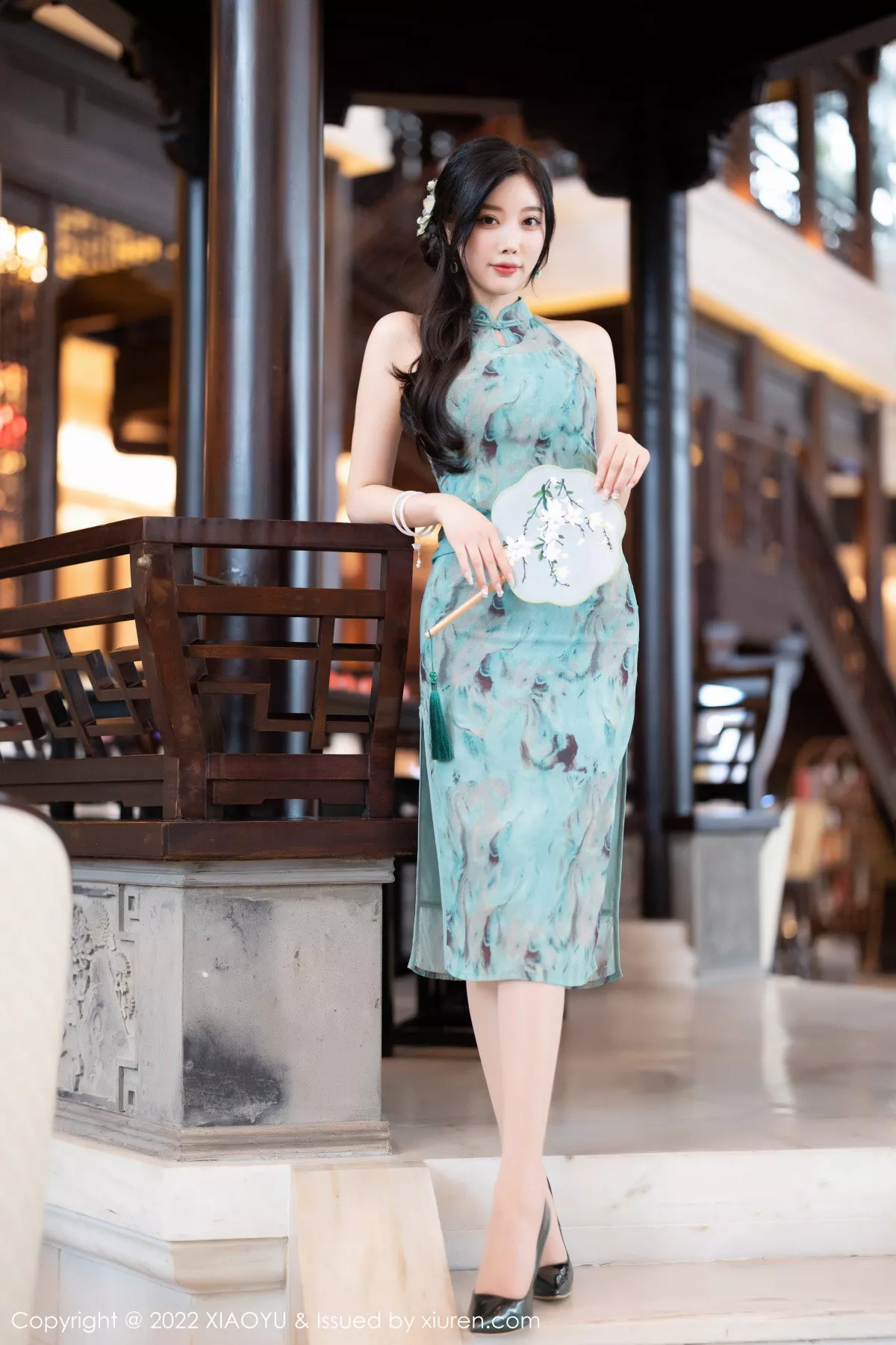 秀人集.com_[XiaoYu画语界]Vol.882_女神杨晨晨Yome户外蓝暗色旗袍配超薄肉丝秀完美身材诱惑写真92P