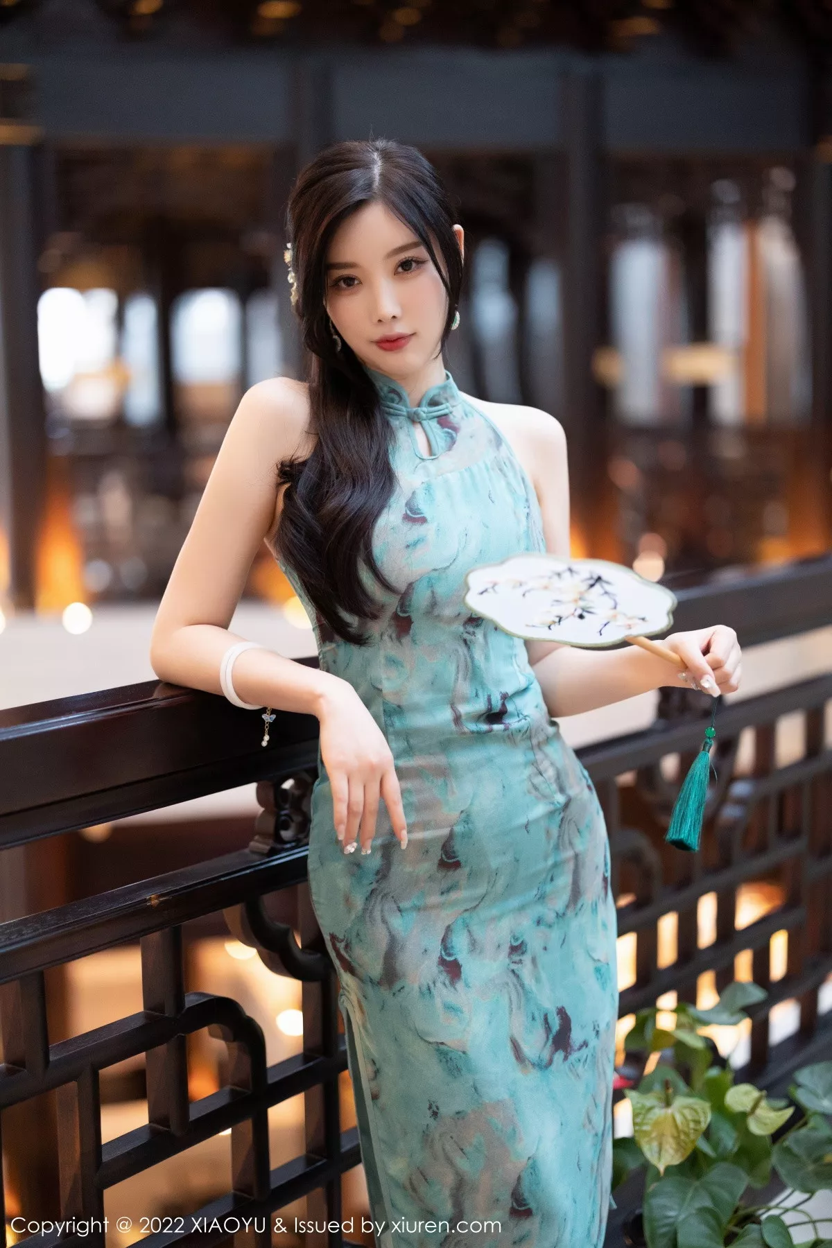 秀人集.com_[XiaoYu画语界]Vol.882_女神杨晨晨Yome户外蓝暗色旗袍配超薄肉丝秀完美身材诱惑写真92P