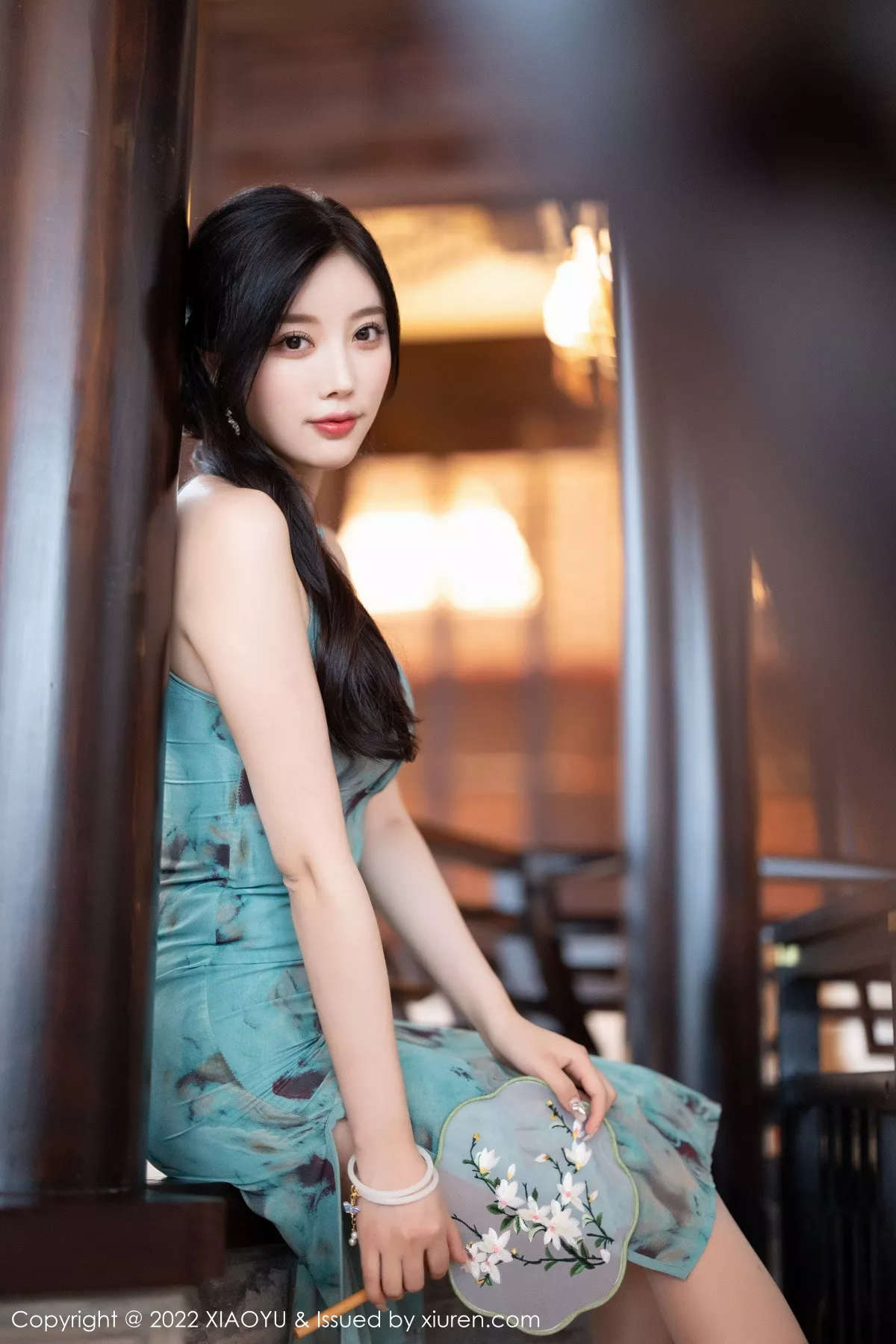 秀人集.com_[XiaoYu画语界]Vol.882_女神杨晨晨Yome户外蓝暗色旗袍配超薄肉丝秀完美身材诱惑写真92P