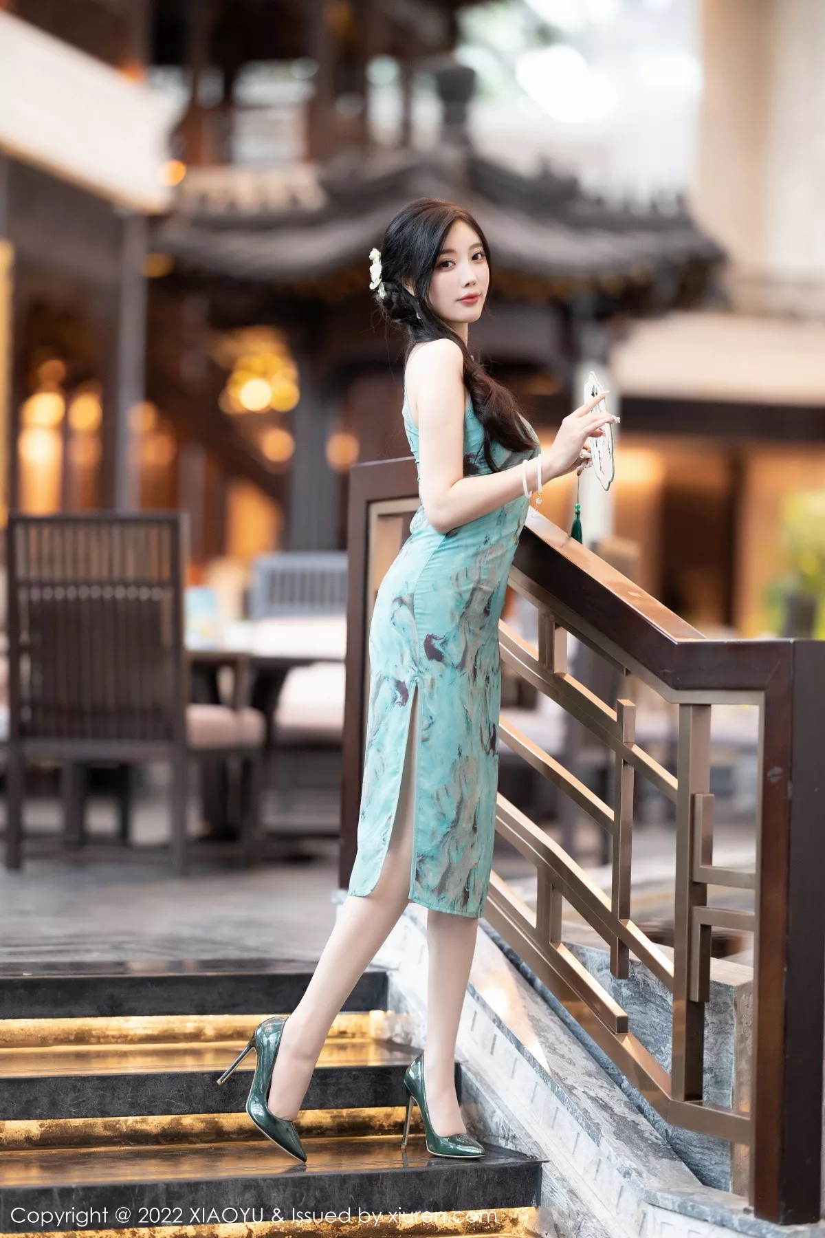 秀人集.com_[XiaoYu画语界]Vol.882_女神杨晨晨Yome户外蓝暗色旗袍配超薄肉丝秀完美身材诱惑写真92P