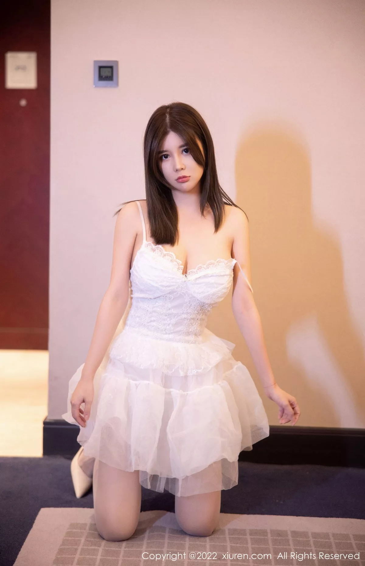 秀人集.com_[XiuRen秀人网]No.5719_模特周jojobaby白色蕾丝公主裙配白色丝袜秀完美身材诱惑写真83P