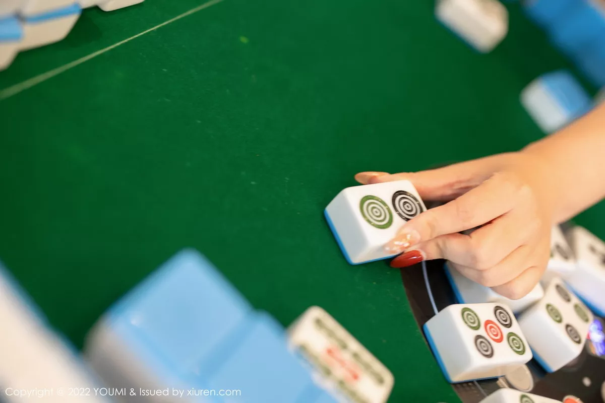 秀人集.com_[YouMi尤蜜荟]Vol.854_模特张思允Nice西双版纳旅拍脱吊带裙露黑色蕾丝内衣诱惑写真82P