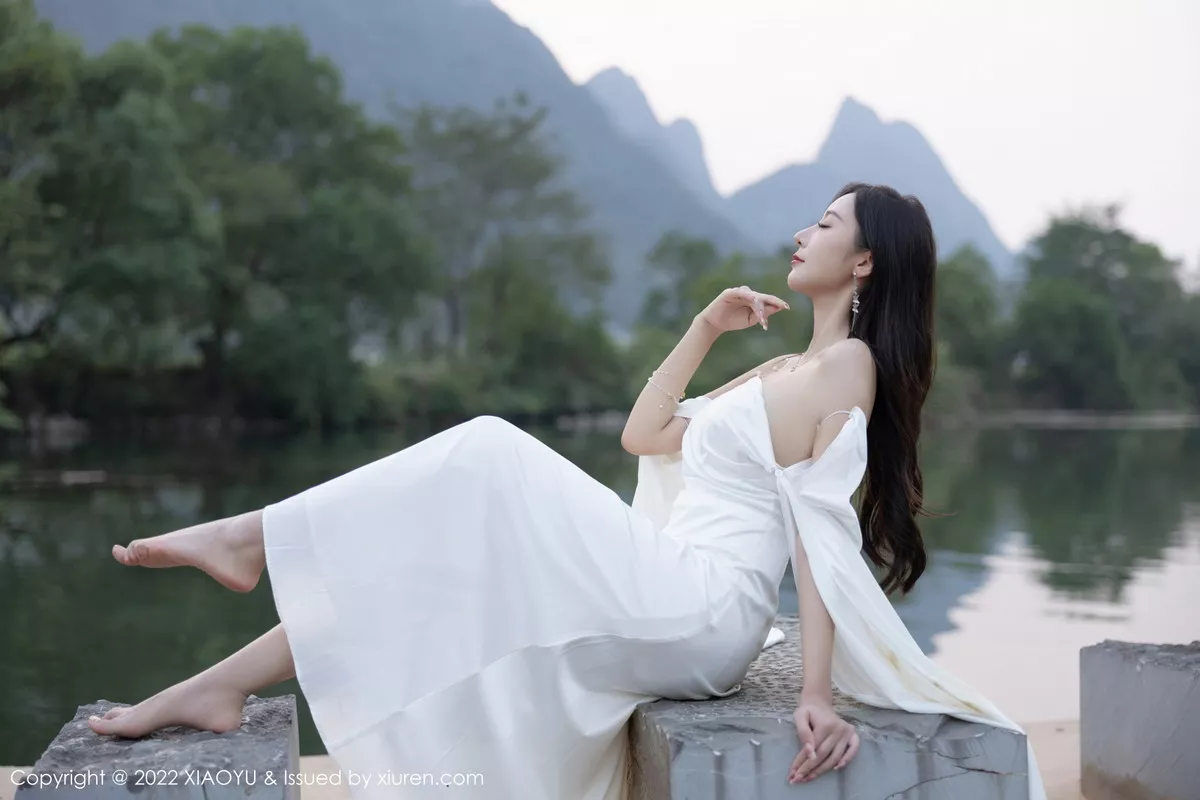 秀人集.com_[XiaoYu画语界]Vol.884_女神王馨瑶yanni杭州旅拍户外白色蕾丝内衣配白色丝袜诱惑写真87P