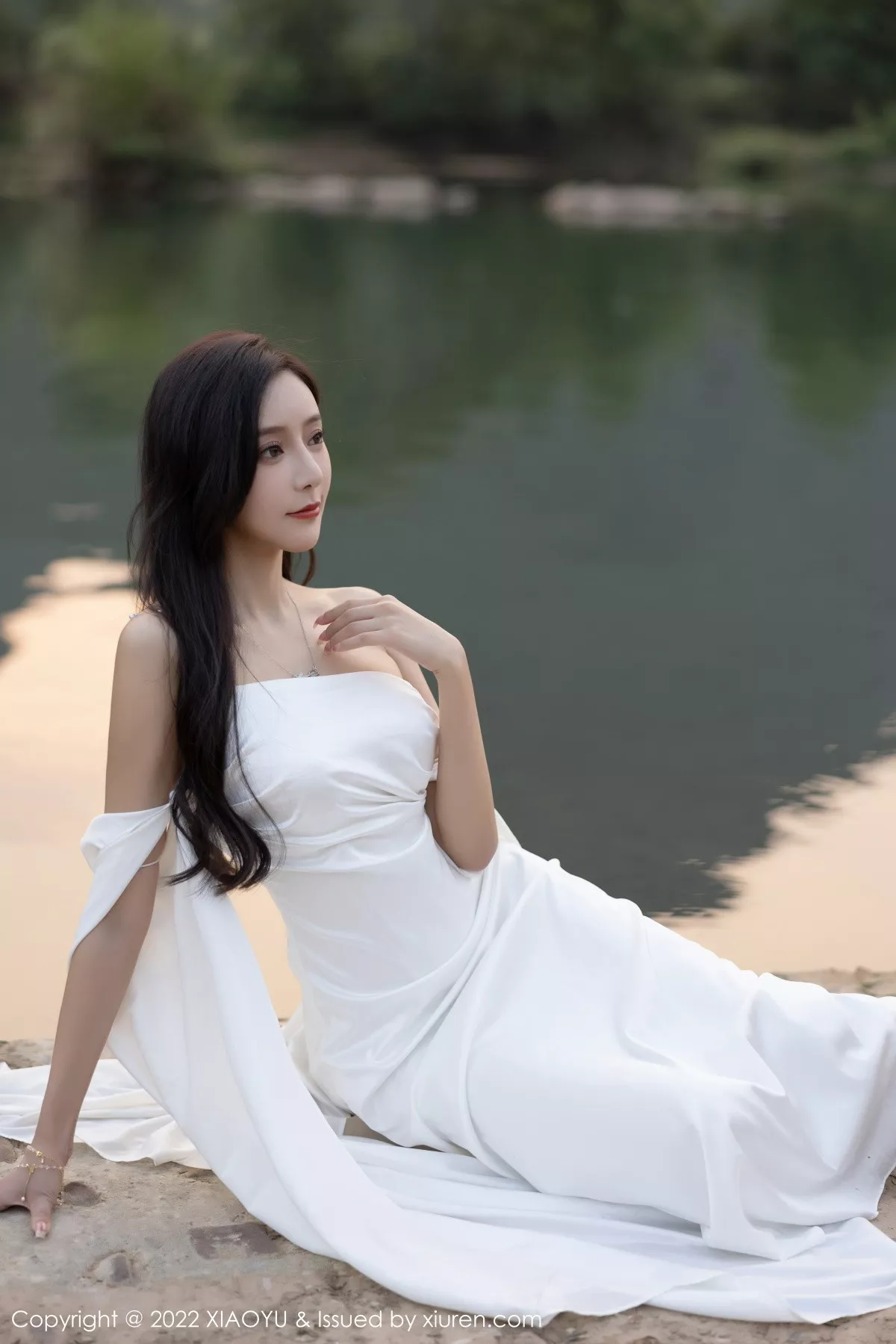 秀人集.com_[XiaoYu画语界]Vol.884_女神王馨瑶yanni杭州旅拍户外白色蕾丝内衣配白色丝袜诱惑写真87P