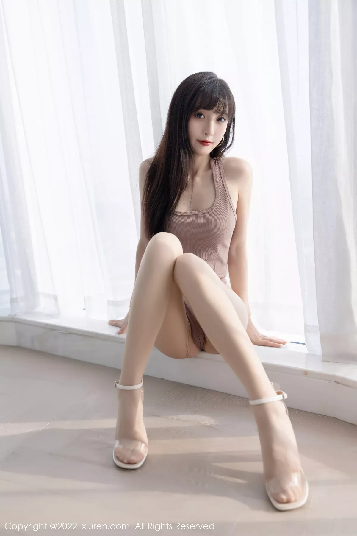 秀人集.com_[XiuRen秀人网]No.5724_模特林星阑性感咖啡色高开叉服配白色短裙秀曼妙身姿诱惑写真93P