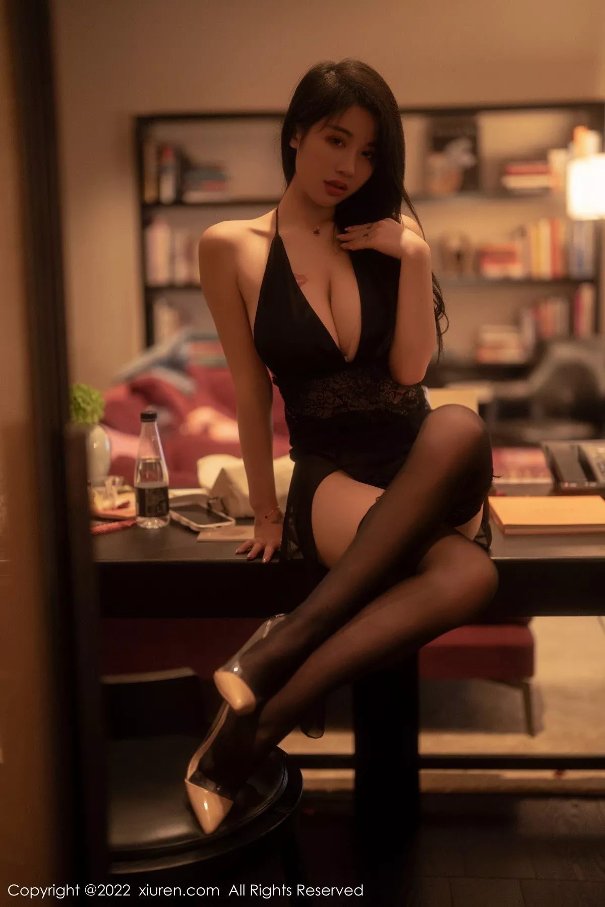 秀人集.com_[XiuRen秀人网]No.5722_模特美七Mia西双版纳旅拍黑色网纱连衣裙配黑丝袜丰满诱惑写真68P