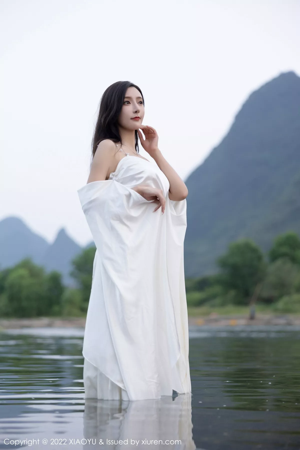 秀人集.com_[XiaoYu画语界]Vol.884_女神王馨瑶yanni杭州旅拍户外白色蕾丝内衣配白色丝袜诱惑写真87P