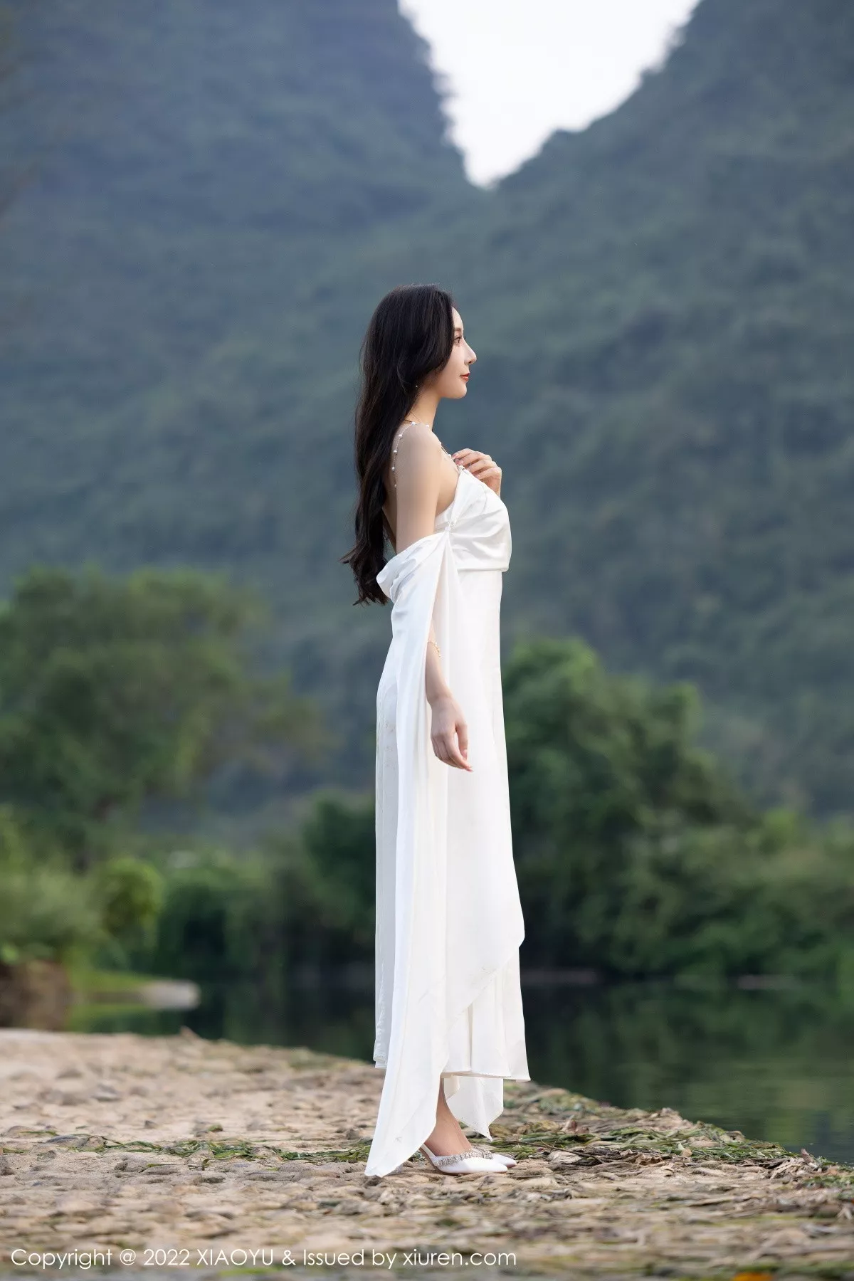 秀人集.com_[XiaoYu画语界]Vol.884_女神王馨瑶yanni杭州旅拍户外白色蕾丝内衣配白色丝袜诱惑写真87P