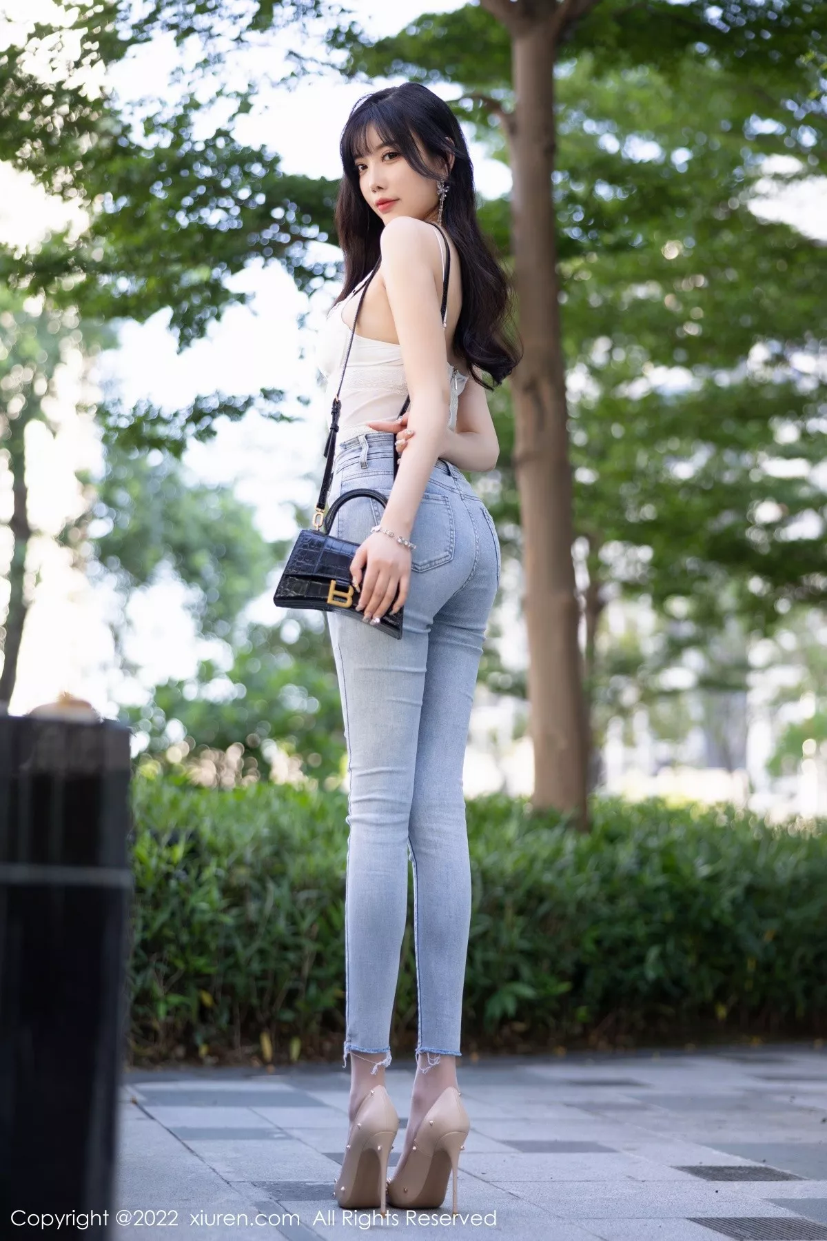 秀人集.com_[XiuRen秀人网]No.5614_女神杨晨晨Yome私房半脱露白色内衣配无内肉丝迷人诱惑写真83P