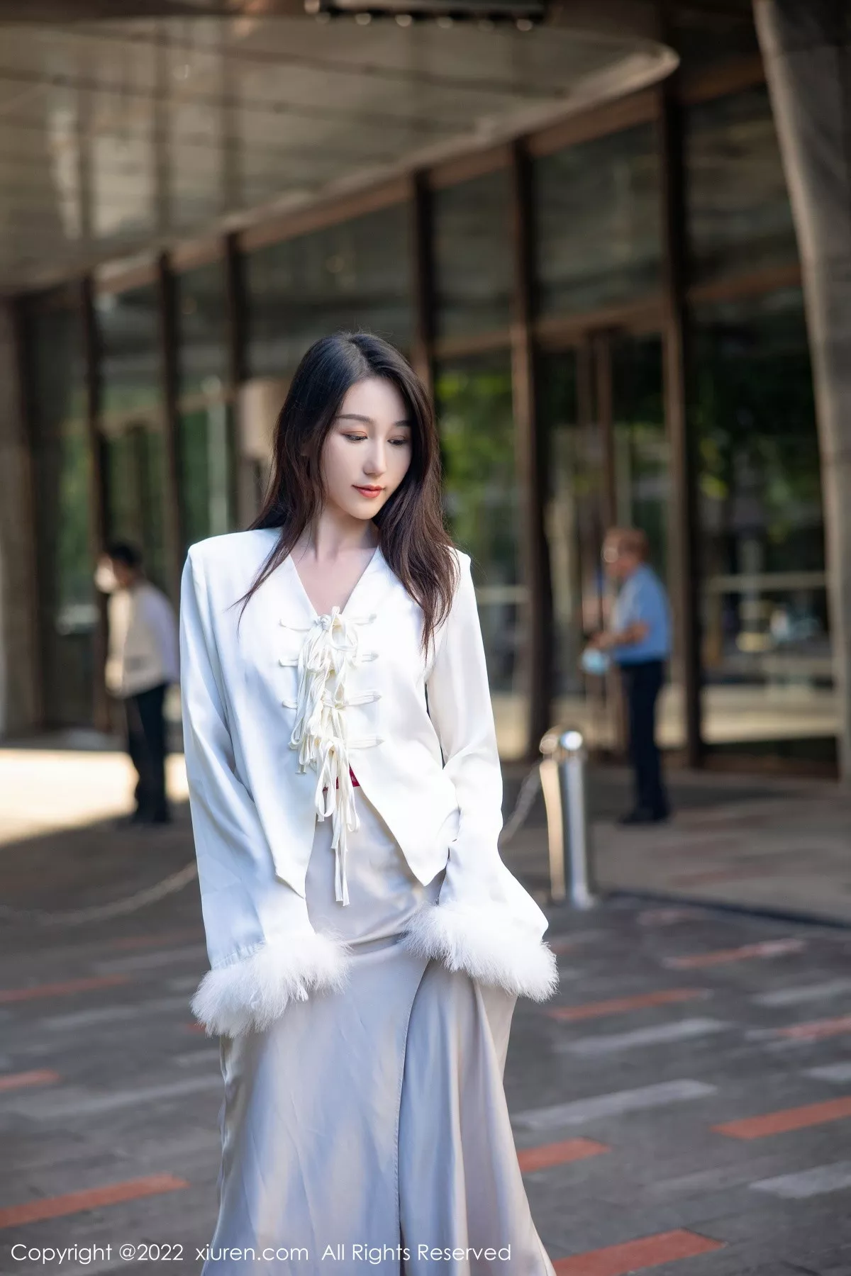 秀人集.com_[XiuRen秀人网]No.5734_新人模特薇薇酱都市丽人脱白色套装露红色蕾丝内衣撩人诱惑写真87P