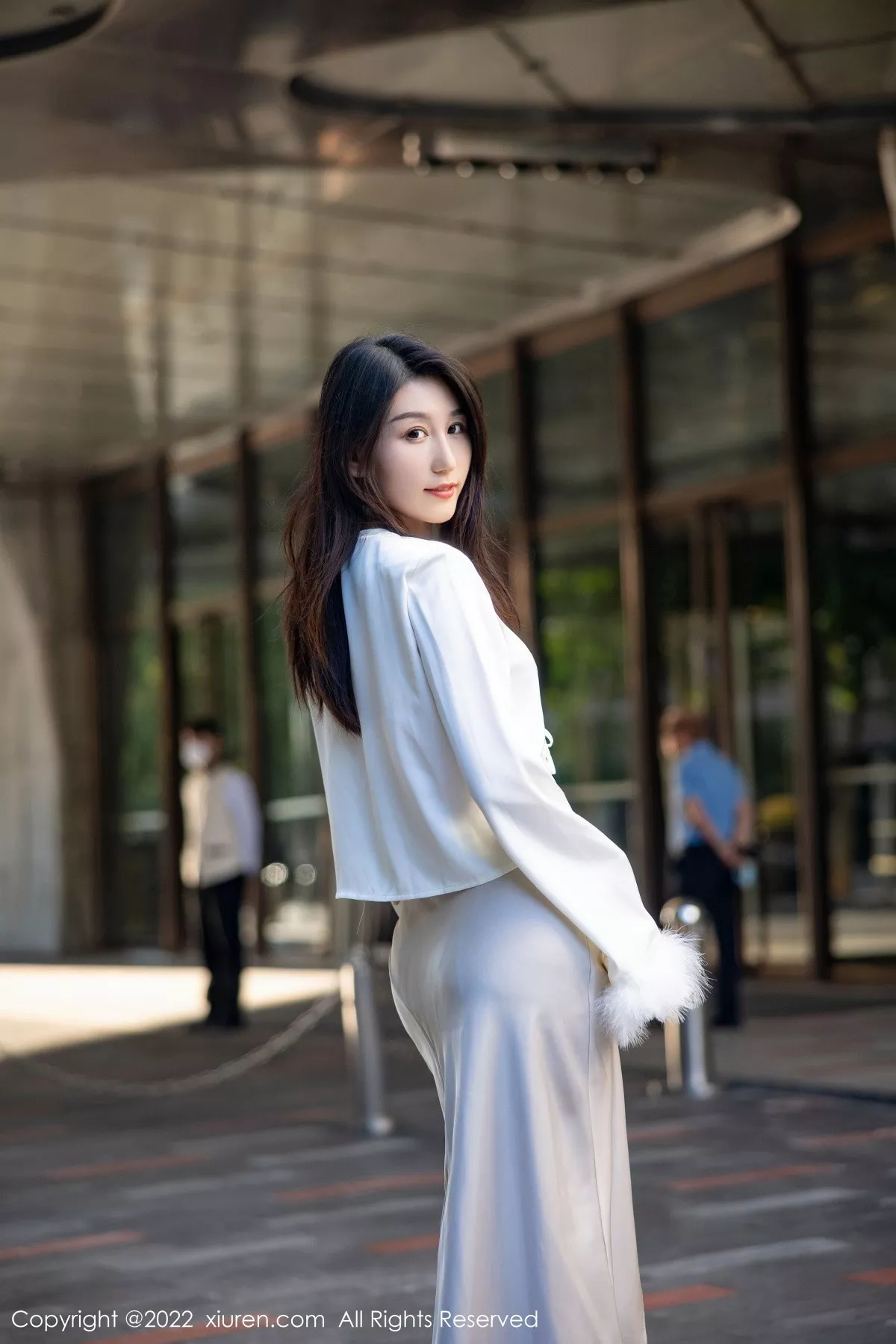 秀人集.com_[XiuRen秀人网]No.5734_新人模特薇薇酱都市丽人脱白色套装露红色蕾丝内衣撩人诱惑写真87P