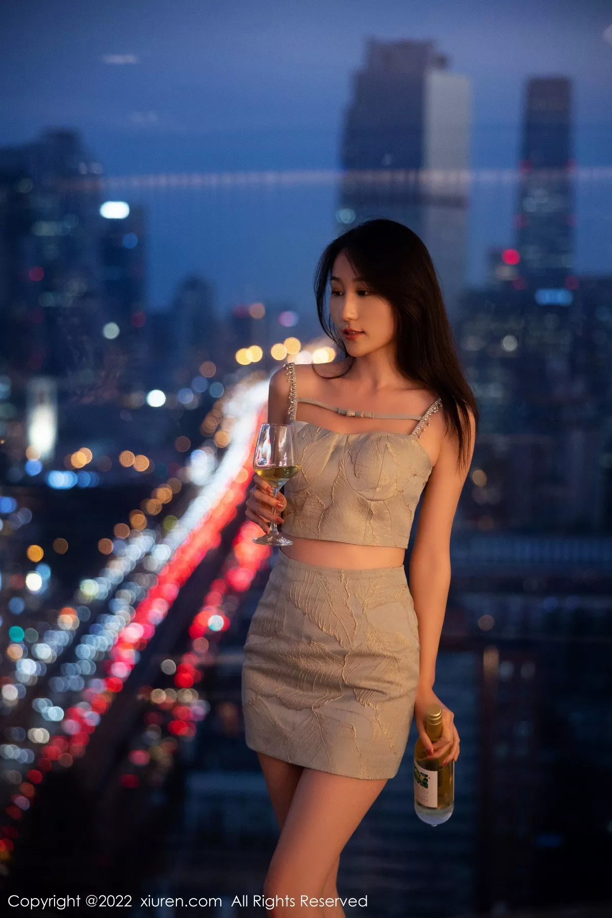 秀人集.com_[XiuRen秀人网]No.5734_新人模特薇薇酱都市丽人脱白色套装露红色蕾丝内衣撩人诱惑写真87P