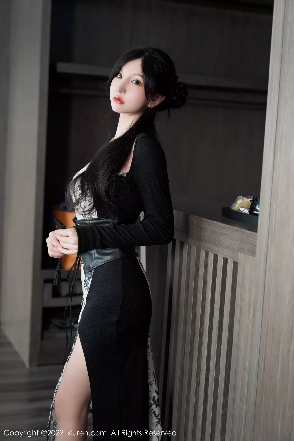 秀人集.com_[XiuRen秀人网]No.5623_女神周于希Sally性感拼色连衣裙配超薄开档肉丝绝美诱惑写真94P