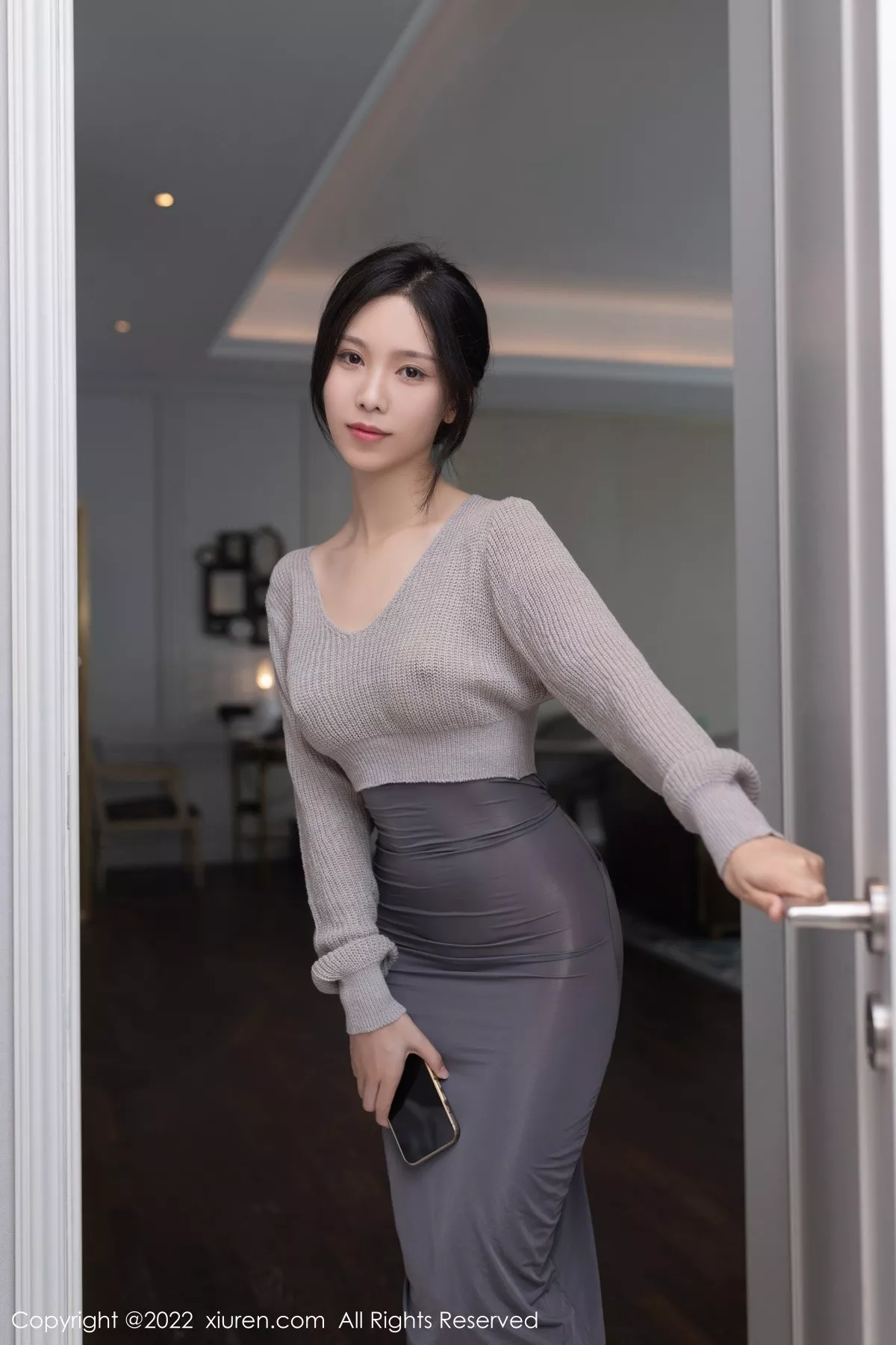 秀人集.com_[XiuRen秀人网]No.5620_模特利世情节拍摄性感灰色毛线上衣配长裙秀完美身材诱惑写真82P