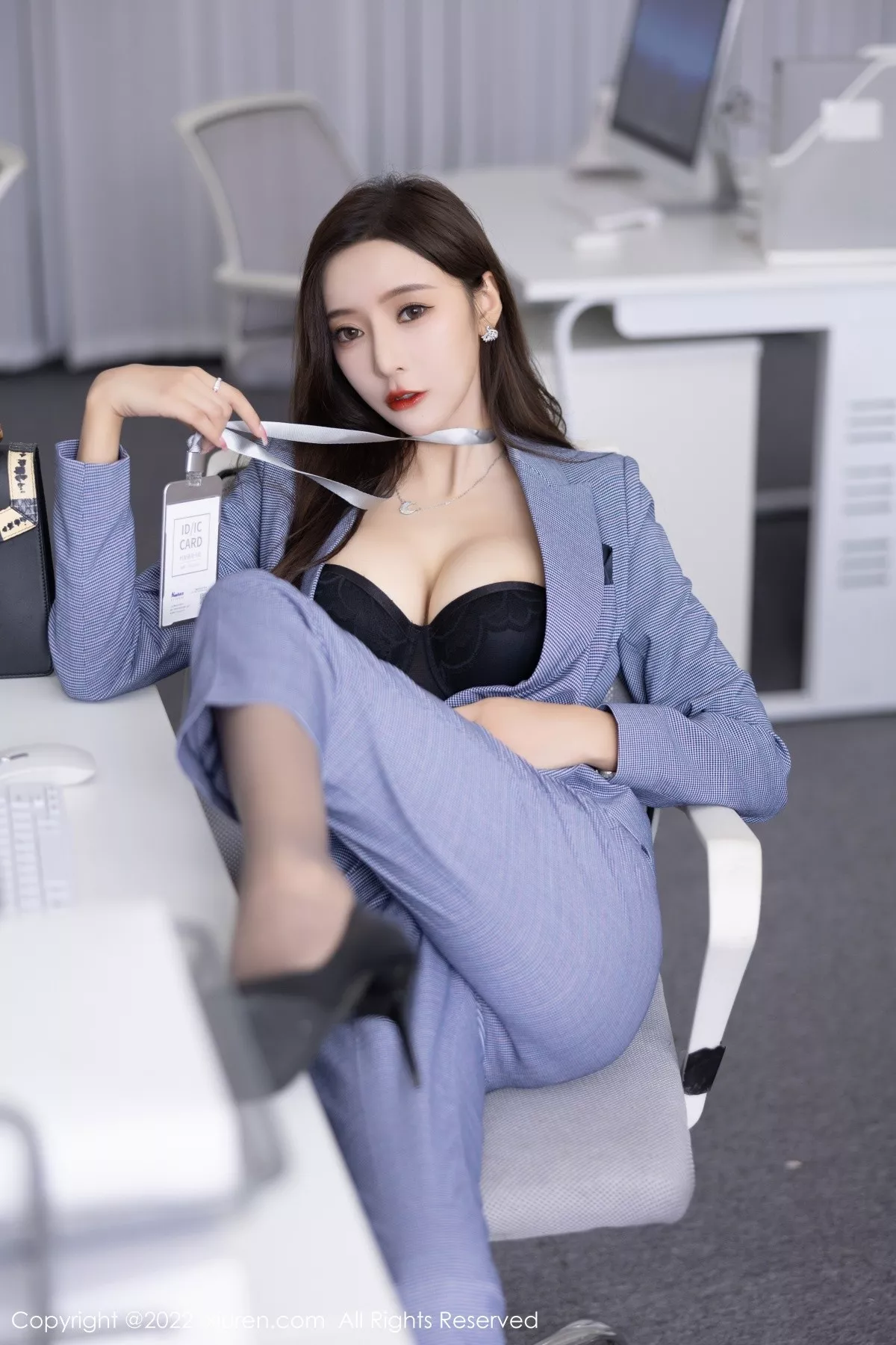 秀人集.com_[XiuRen秀人网]No.5629_女神王馨瑶yanni私房脱蓝灰职业装露性感黑色内衣丰满诱惑写真82P