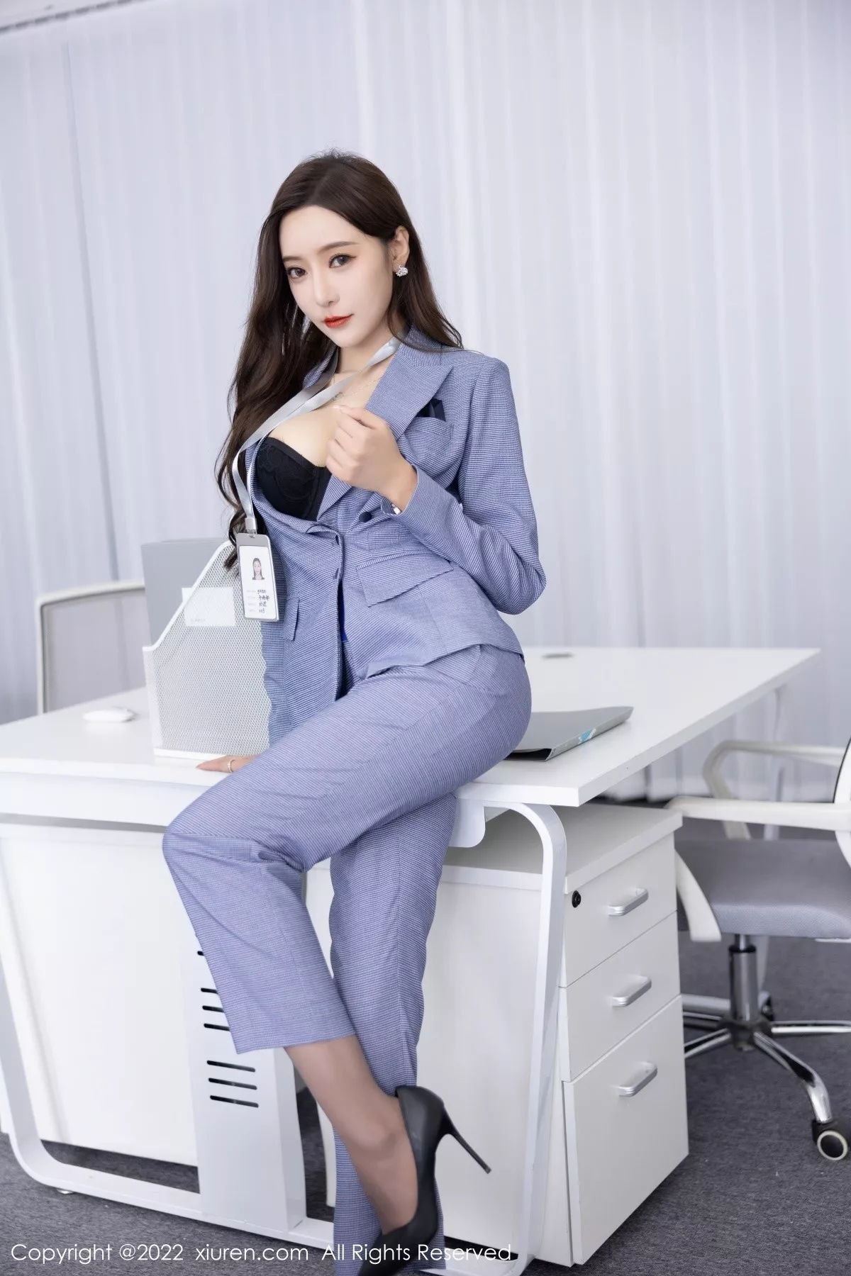 秀人集.com_[XiuRen秀人网]No.5629_女神王馨瑶yanni私房脱蓝灰职业装露性感黑色内衣丰满诱惑写真82P