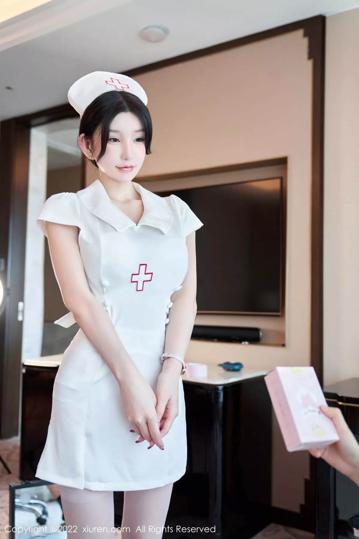 秀人集.com_[XiuRen秀人网]No.5746_女神周于希Sally脱白色护士制服露性感内衣配白丝吊袜诱惑写真80P