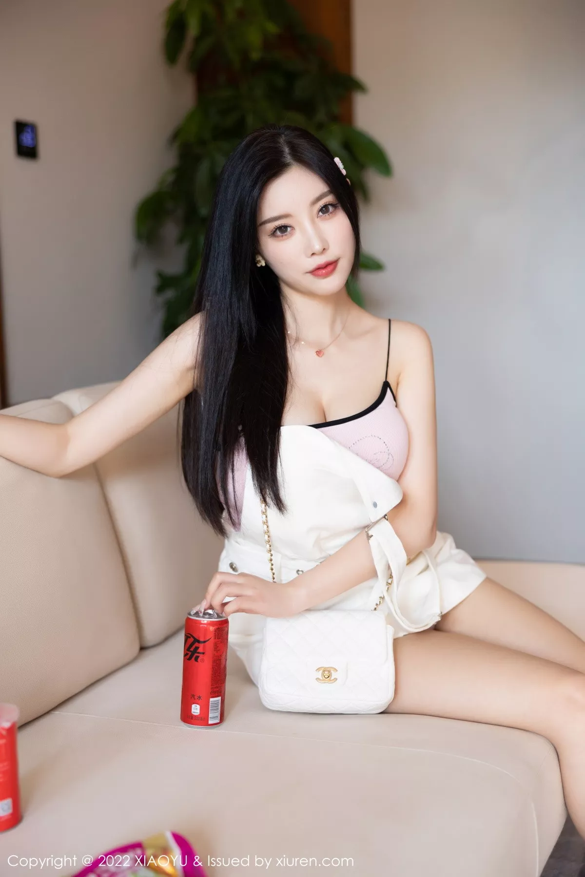 秀人集.com_[XiaoYu画语界]Vol.887_女神杨晨晨Yome杭州旅拍性感白色背带短裙露粉色内衣诱惑写真87P