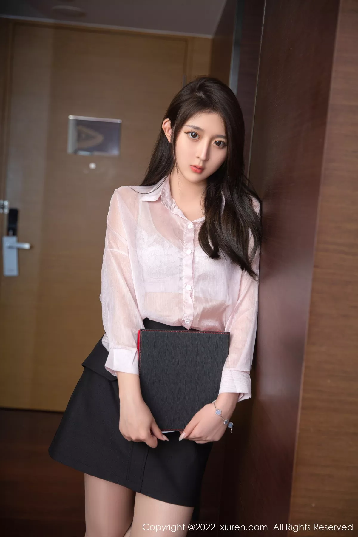 秀人集.com_[XiuRen秀人网]No.5741_模特夏甜甜秘书角色轻透浅色上衣配黑短裙露蕾丝内衣诱惑写真80P