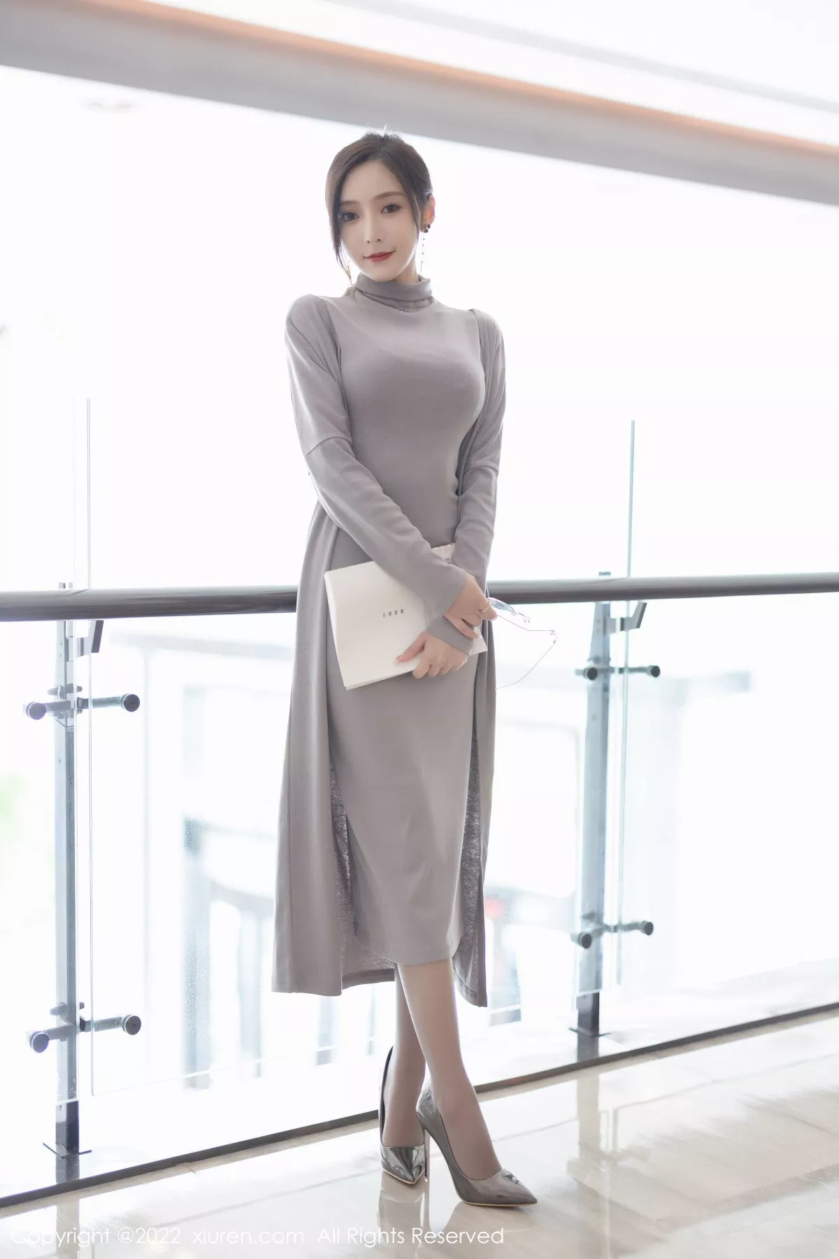 秀人集.com_[XiuRen秀人网]No.5745_女神王馨瑶yanni女学者的反转主题典雅灰色长裙性感迷人写真84P