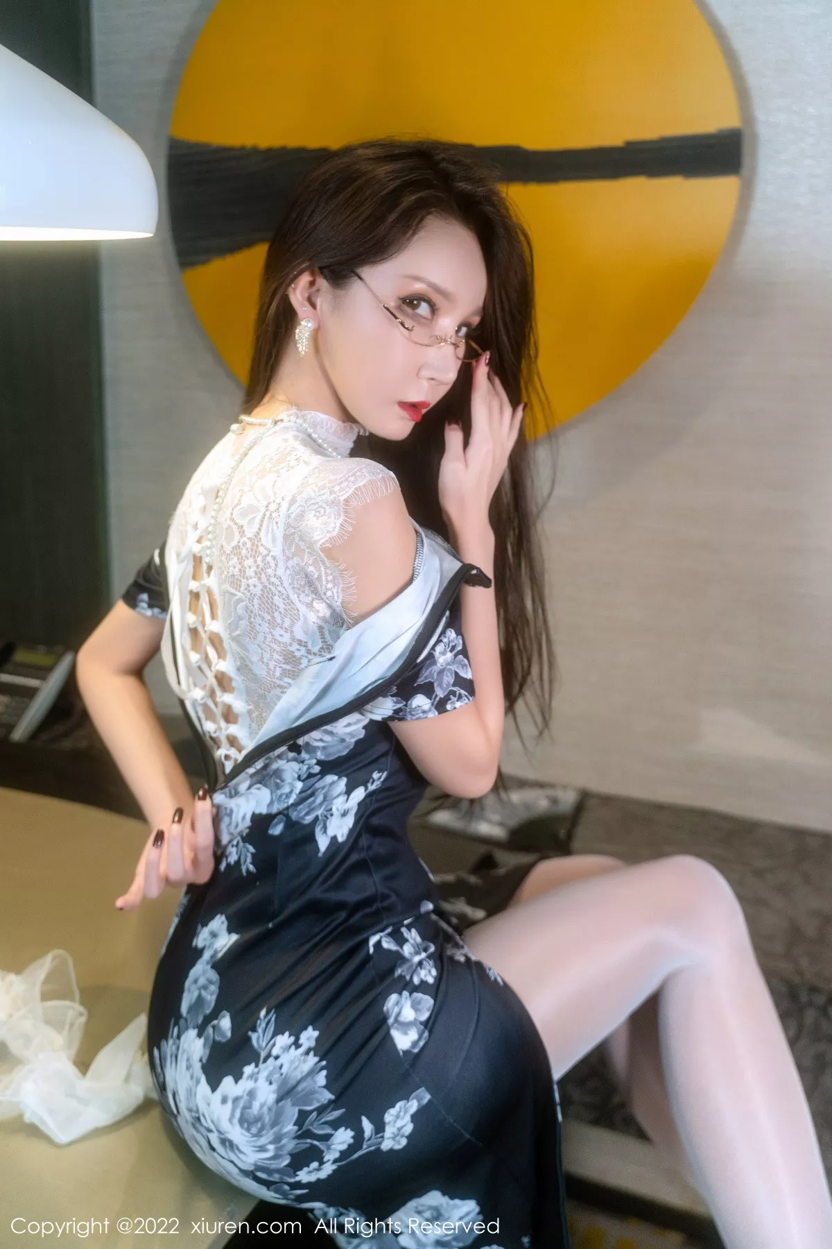 秀人集.com_[XiuRen秀人网]No.5784_长腿御姐陈怡曼性感黑色旗袍配超薄闪亮肉丝露蕾丝内衣诱惑写真65P