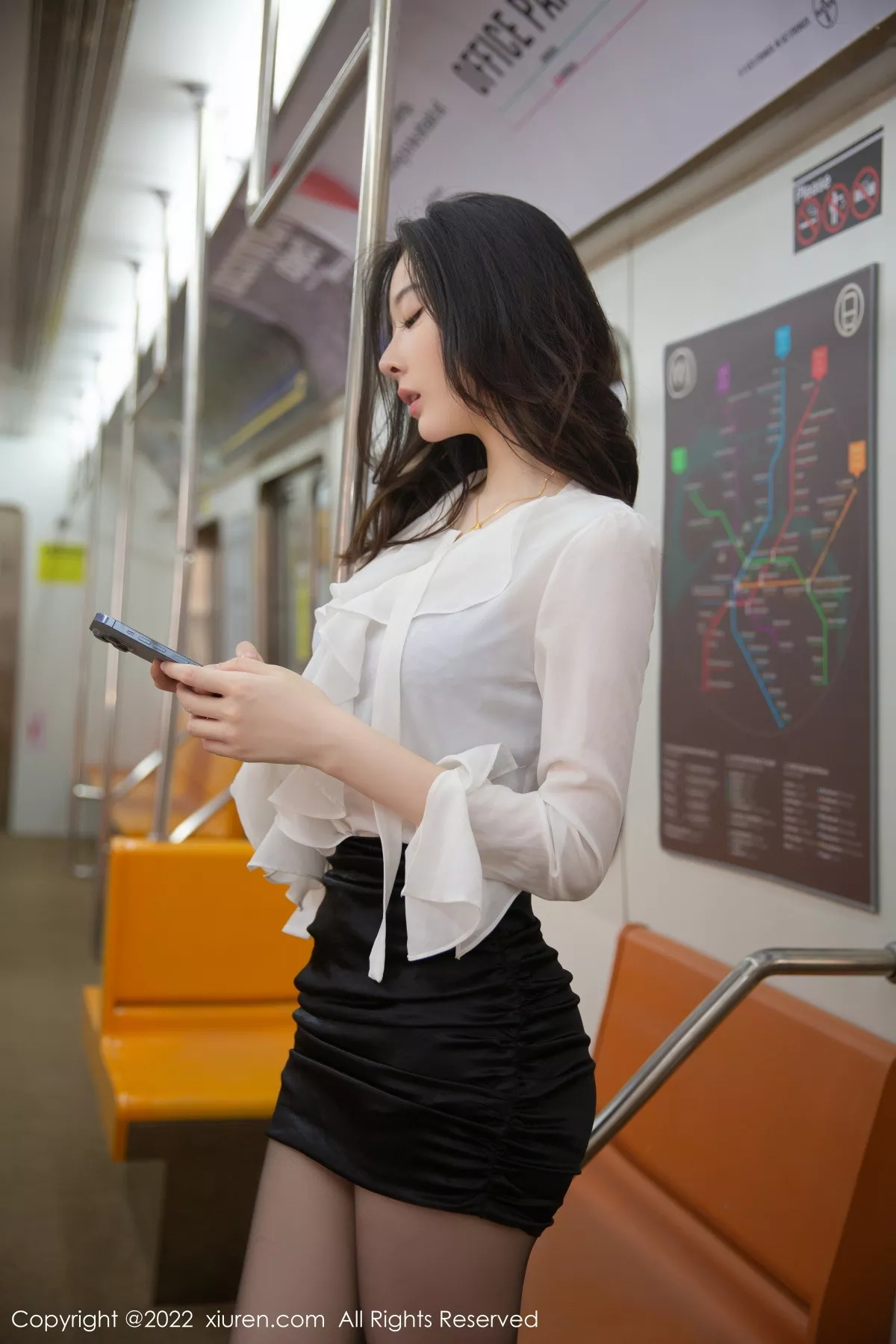 秀人集.com_[XiuRen秀人网]No.5808_模特是小逗逗性感白T配黑色短裙露蕾丝内衣秀曼妙身姿诱惑写真78P