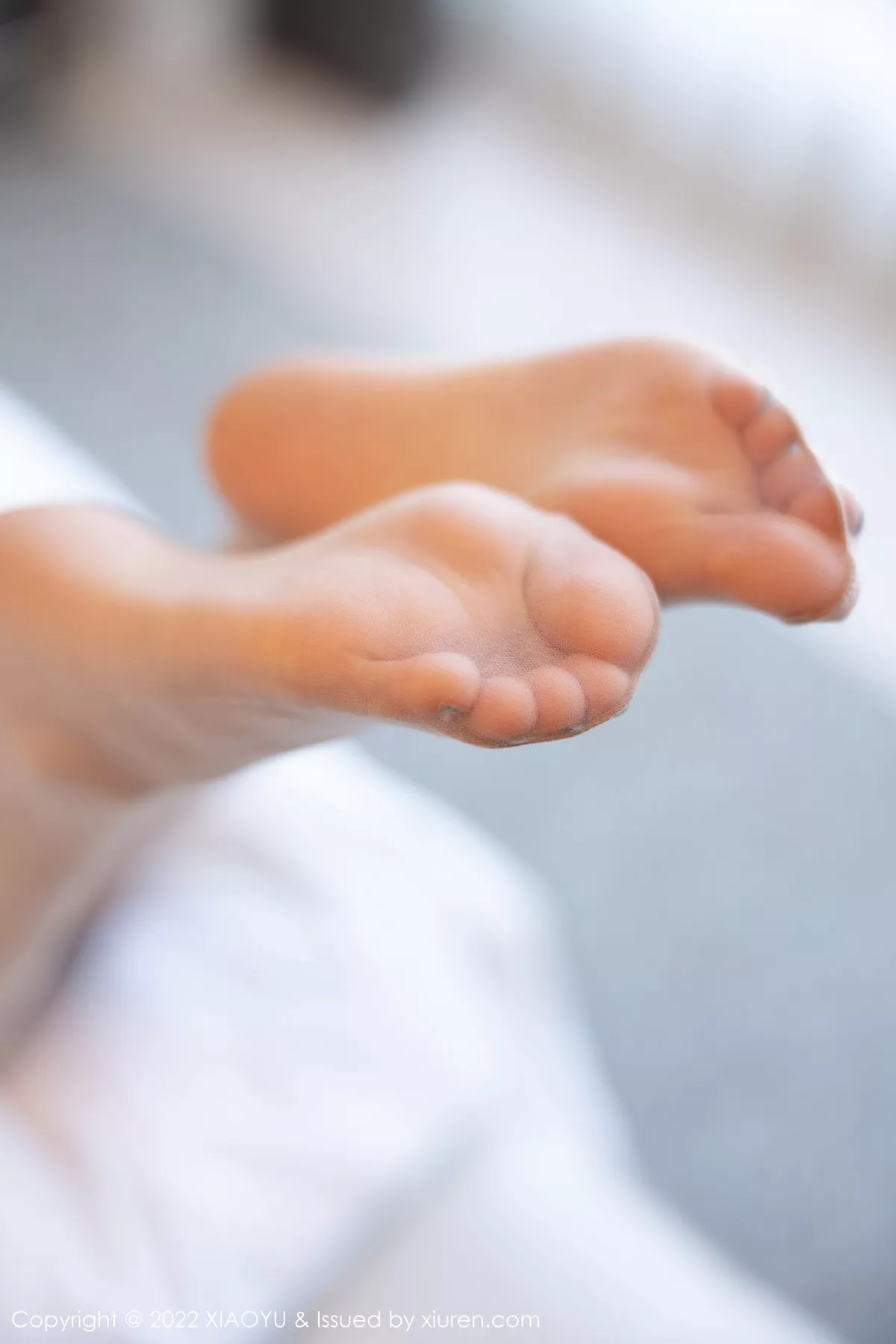 秀人集.com_[XiaoYu画语界]Vol.897_女神杨晨晨Yome金色闪亮吊带裙配超薄肉丝秀丰盈美胸诱惑写真85P