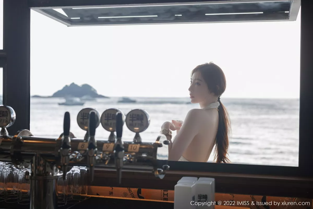 秀人集.com_[IMISS爱蜜社]Vol.706_气质女神Lynn刘奕宁户外场景性感白色长裙秀曼妙身材迷人写真41P