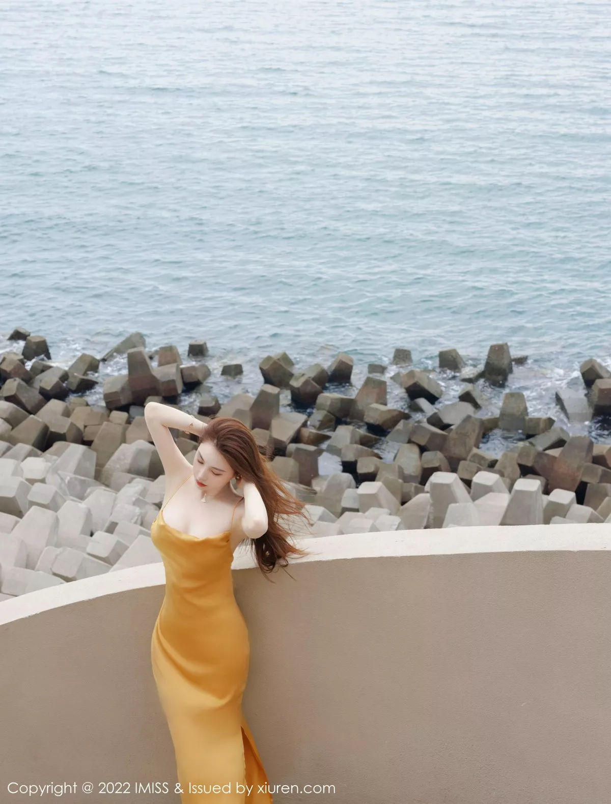 秀人集.com_[IMISS爱蜜社]Vol.706_气质女神Lynn刘奕宁户外场景性感白色长裙秀曼妙身材迷人写真41P