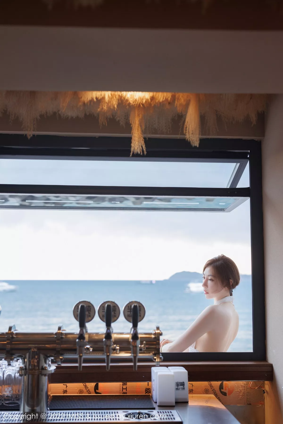 秀人集.com_[IMISS爱蜜社]Vol.706_气质女神Lynn刘奕宁户外场景性感白色长裙秀曼妙身材迷人写真41P