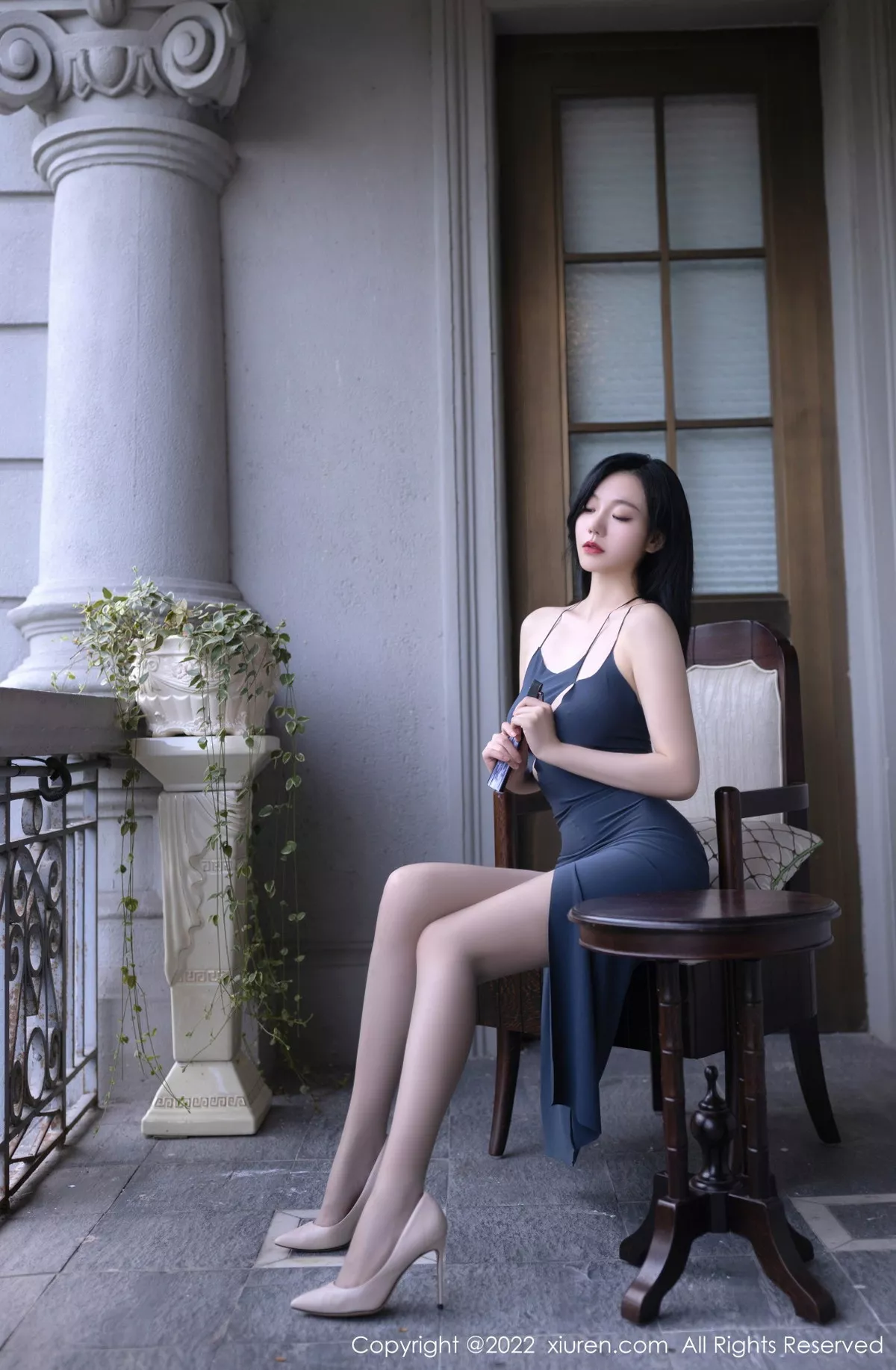 秀人集.com_[XiuRen秀人网]No.5824_模特安然anran北京旅拍蓝灰色连衣短裙秀曼妙身姿迷人诱惑写真90P