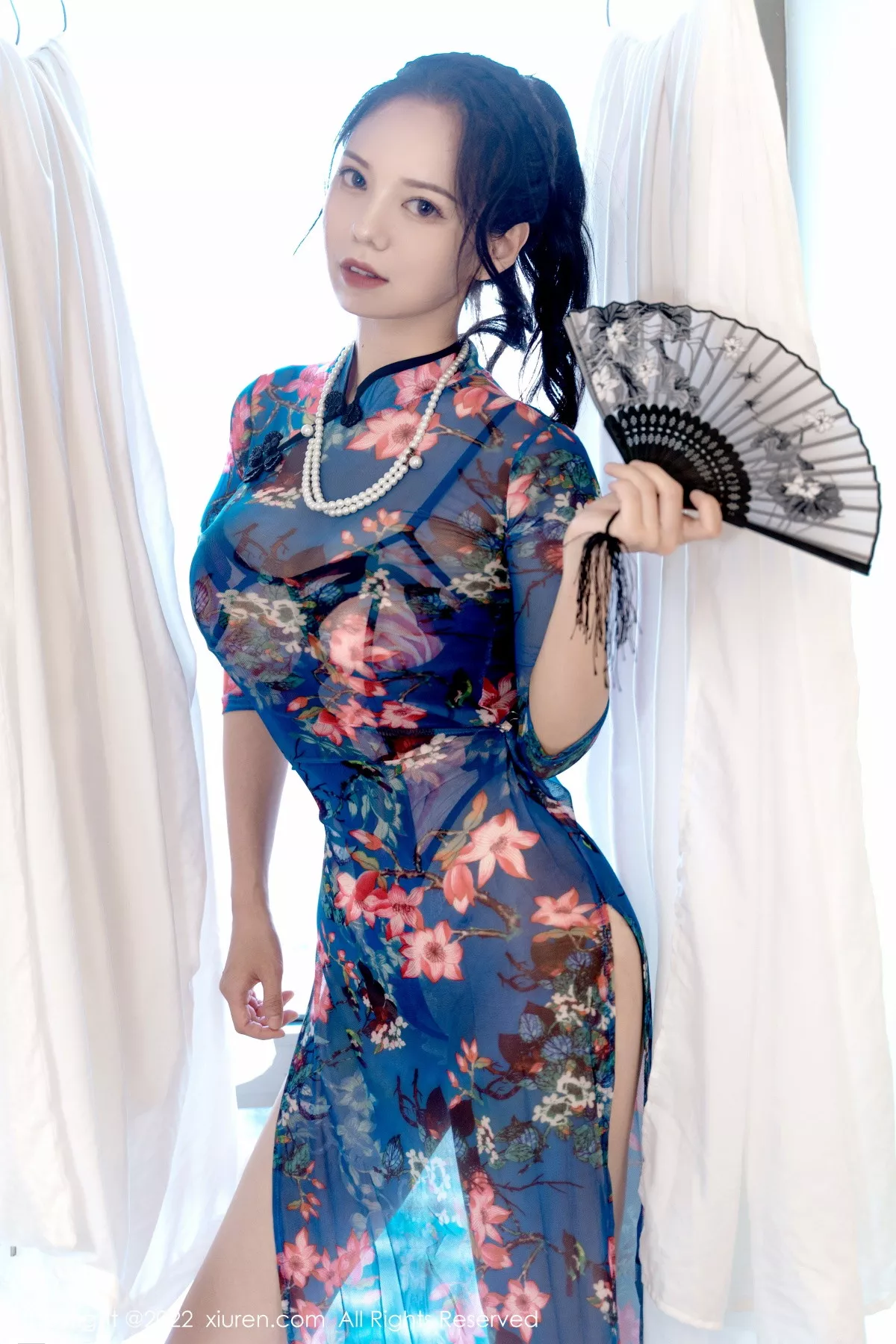 秀人集.com_[XiuRen秀人网]No.5819_模特大美妞儿私房半脱薄透旗袍露性感内衣配蕾丝肉袜诱惑写真63P