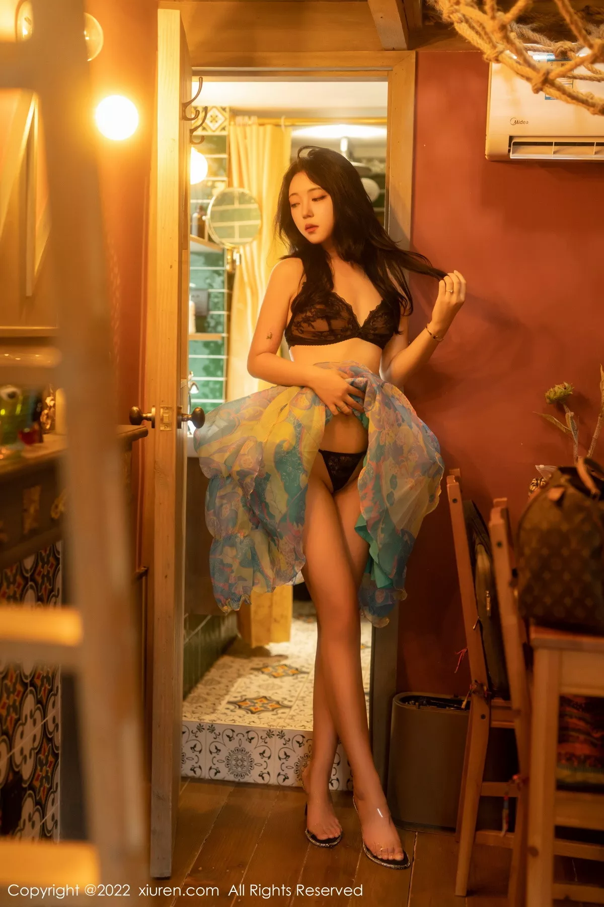 秀人集.com_[XiuRen秀人网]No.5749_模特露露luncy酒店场景蓝色花式长裙半脱露黑色蕾丝内衣诱惑写真58P