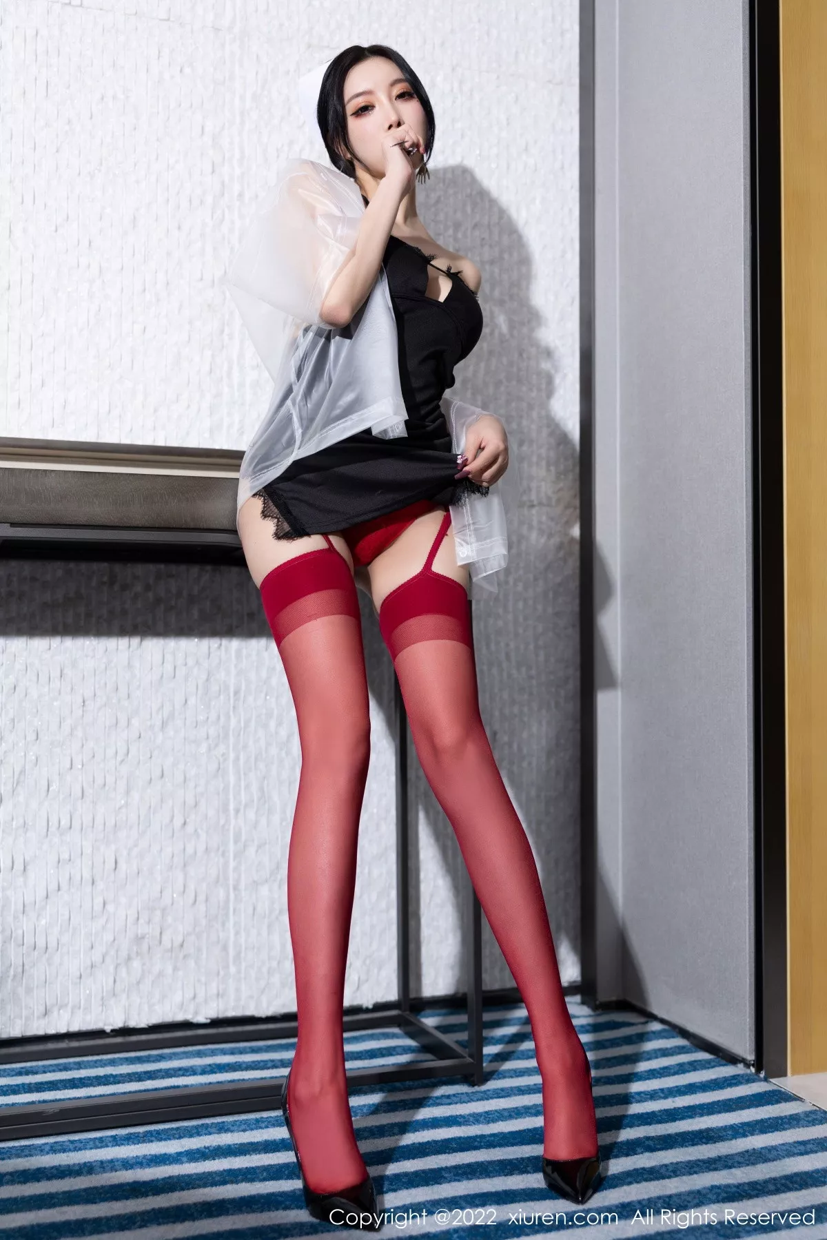 秀人集.com_[XiuRen秀人网]No.5751_女神杨晨晨Yome万圣节主题黑色吊带上衣配红丝袜完美诱惑写真90P