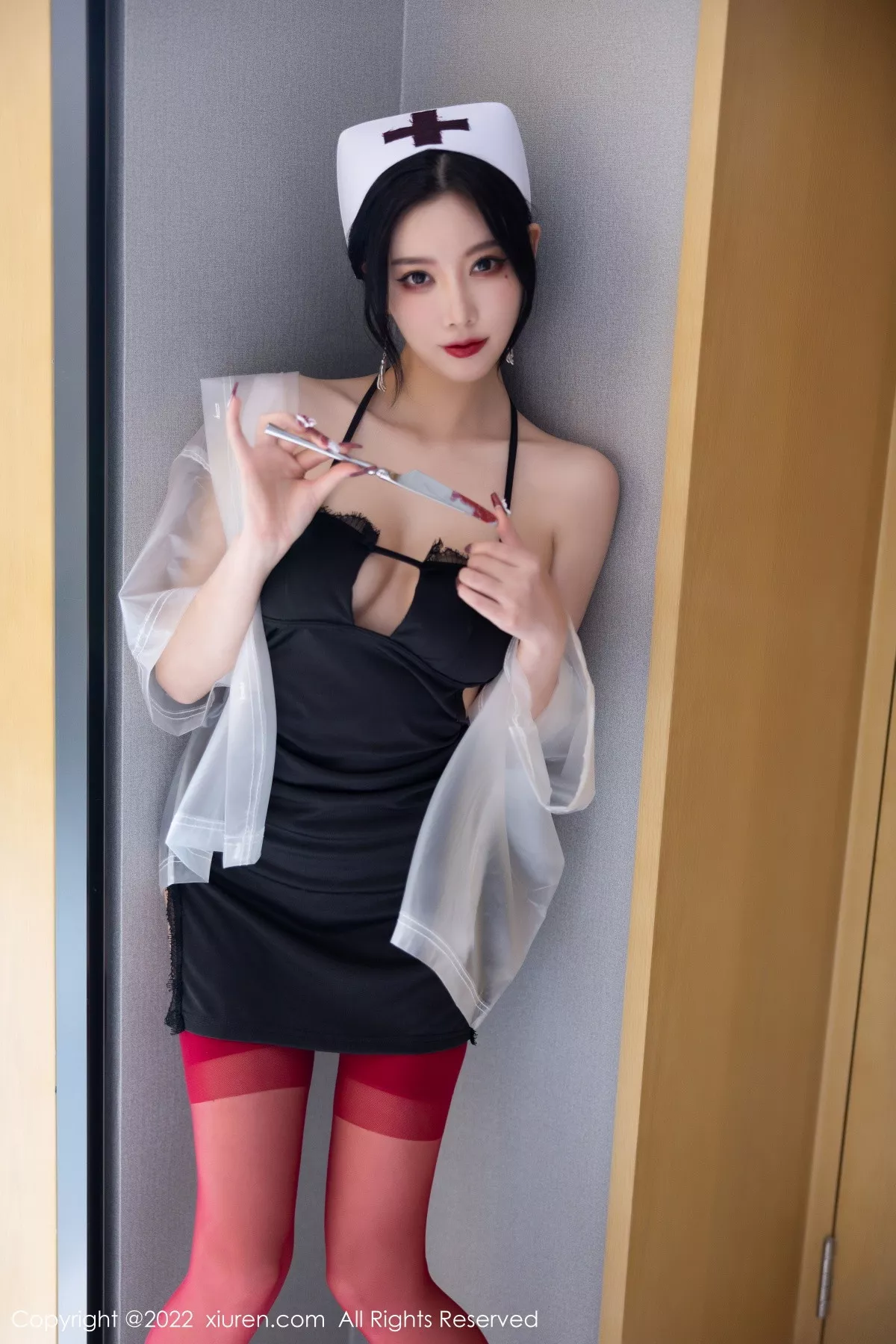 秀人集.com_[XiuRen秀人网]No.5751_女神杨晨晨Yome万圣节主题黑色吊带上衣配红丝袜完美诱惑写真90P