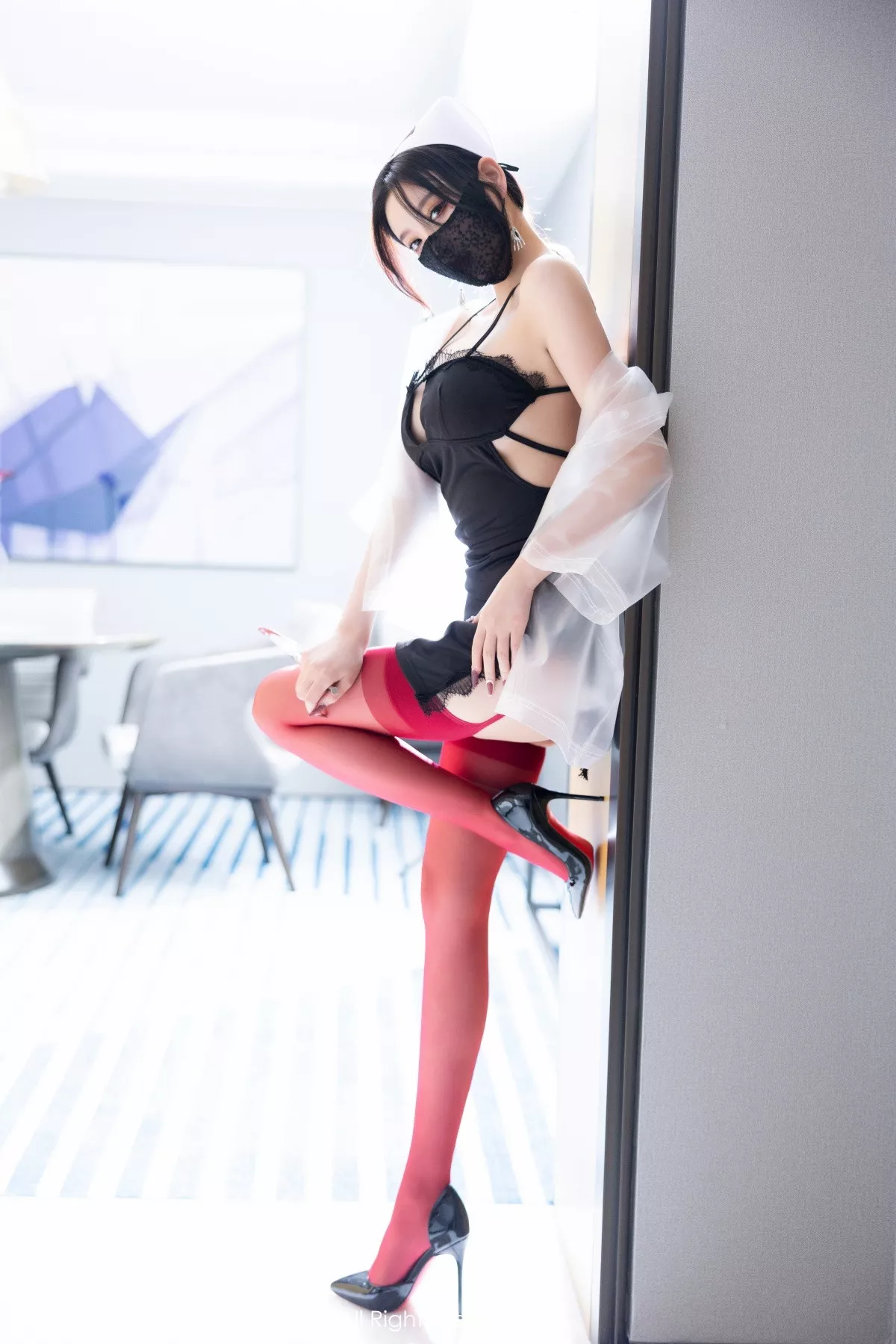 秀人集.com_[XiuRen秀人网]No.5751_女神杨晨晨Yome万圣节主题黑色吊带上衣配红丝袜完美诱惑写真90P