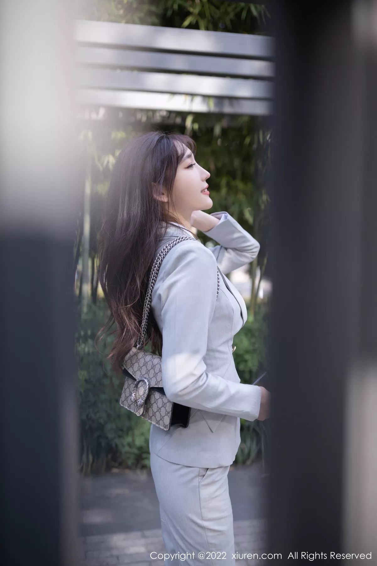 秀人集.com_[XiuRen秀人网]No.5840_模特陆萱萱北京旅拍催眠主题脱灰色制服露红色蕾丝内衣诱惑写真80P