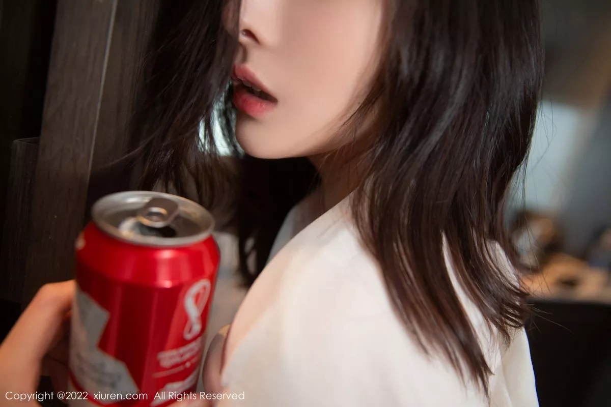 秀人集.com_[XiuRen秀人网]No.5836_模特是小逗逗醉酒主题白色轻透收身上衣配红短裙迷人诱惑写真80P