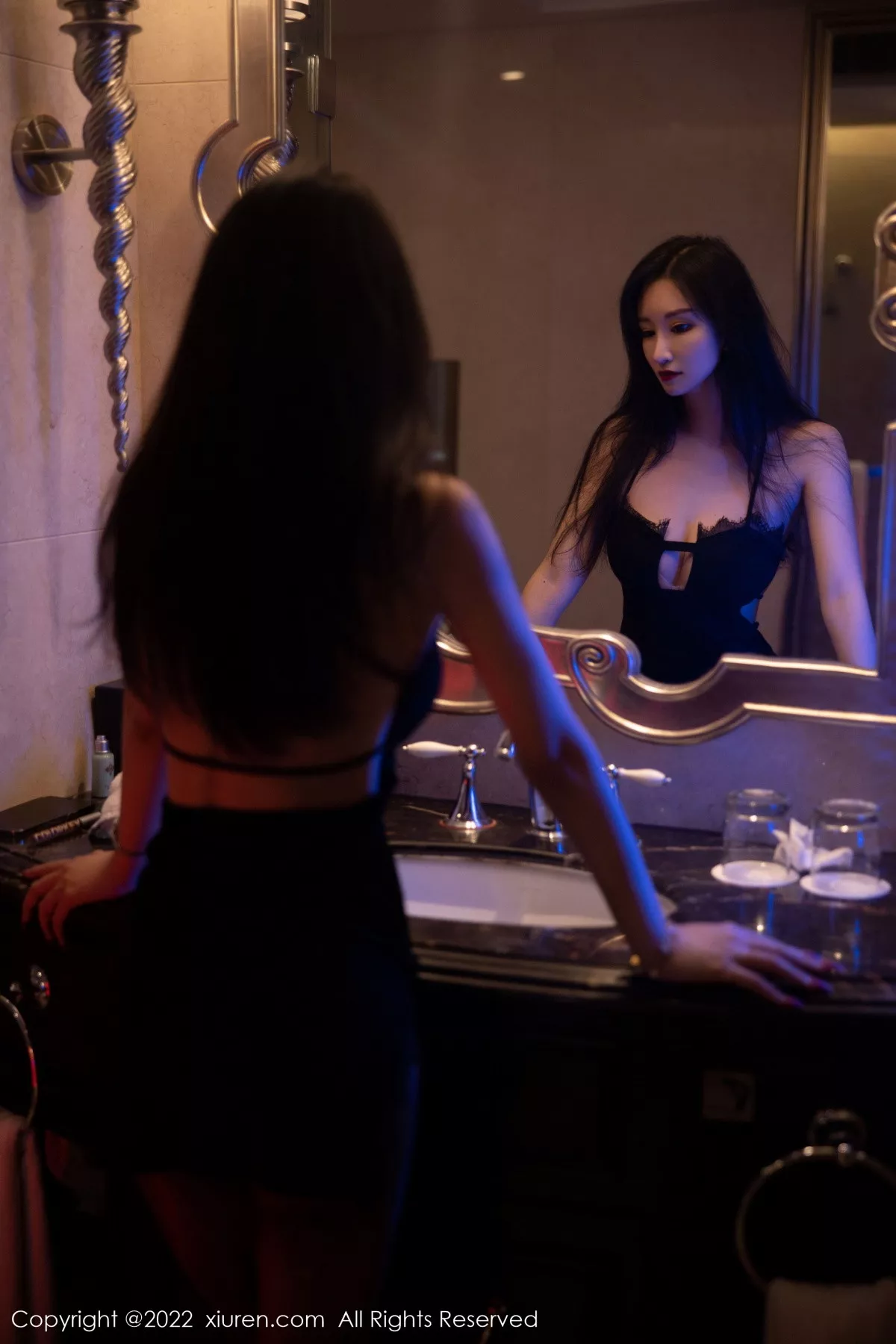 秀人集.com_[XiuRen秀人网]No.5833_新人模特司柠性感黑色吊带短裙配超薄无内黑丝秀翘臀诱惑写真63P