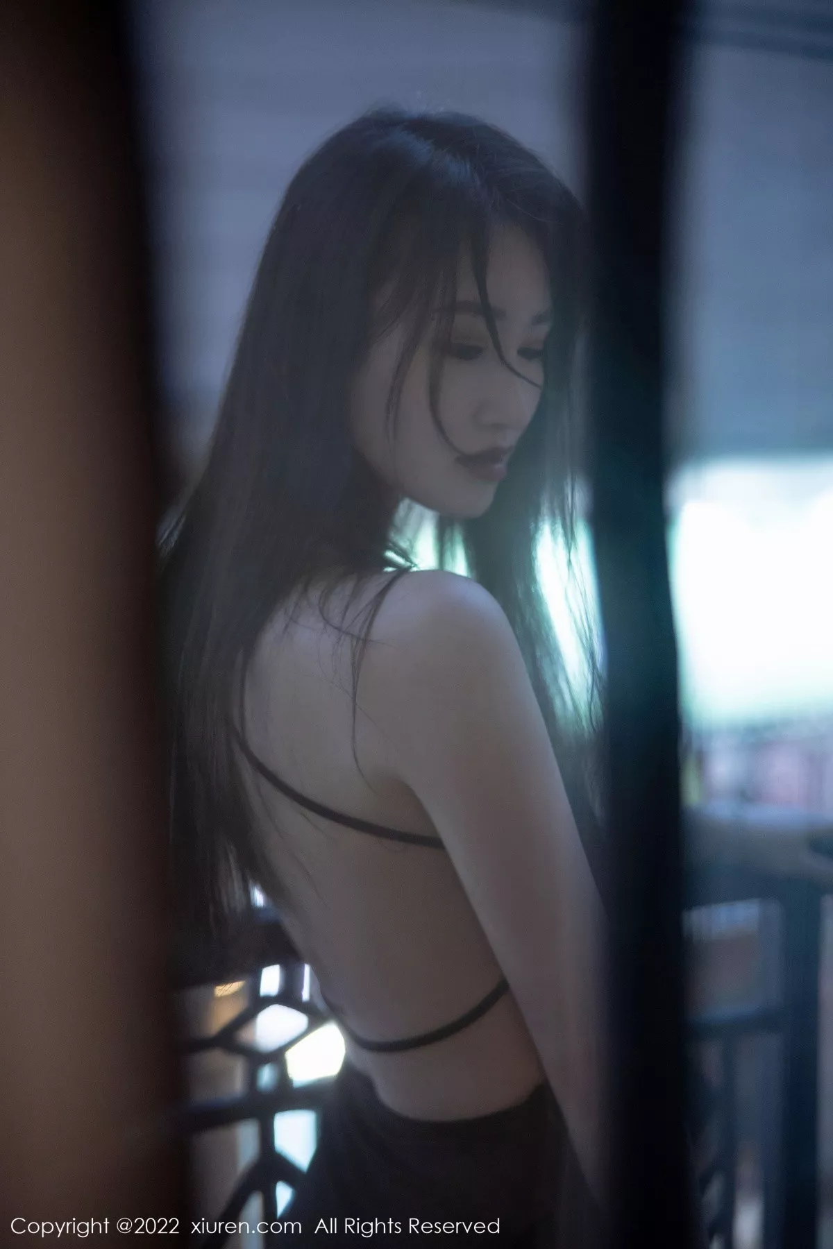 秀人集.com_[XiuRen秀人网]No.5833_新人模特司柠性感黑色吊带短裙配超薄无内黑丝秀翘臀诱惑写真63P