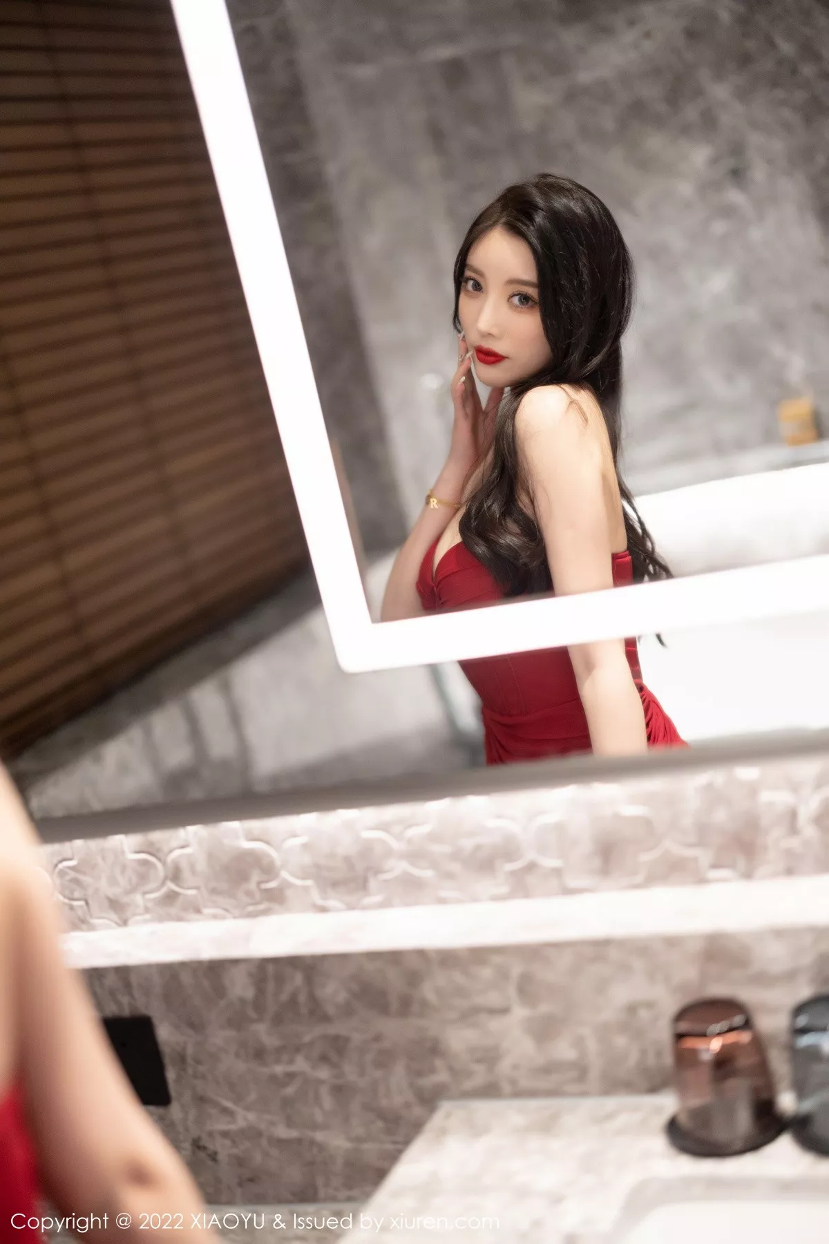 秀人集.com_[XiaoYu画语界]Vol.902_女神杨晨晨Yome杭州旅拍红色低胸吊带裙配超薄黑丝魅惑写真101P