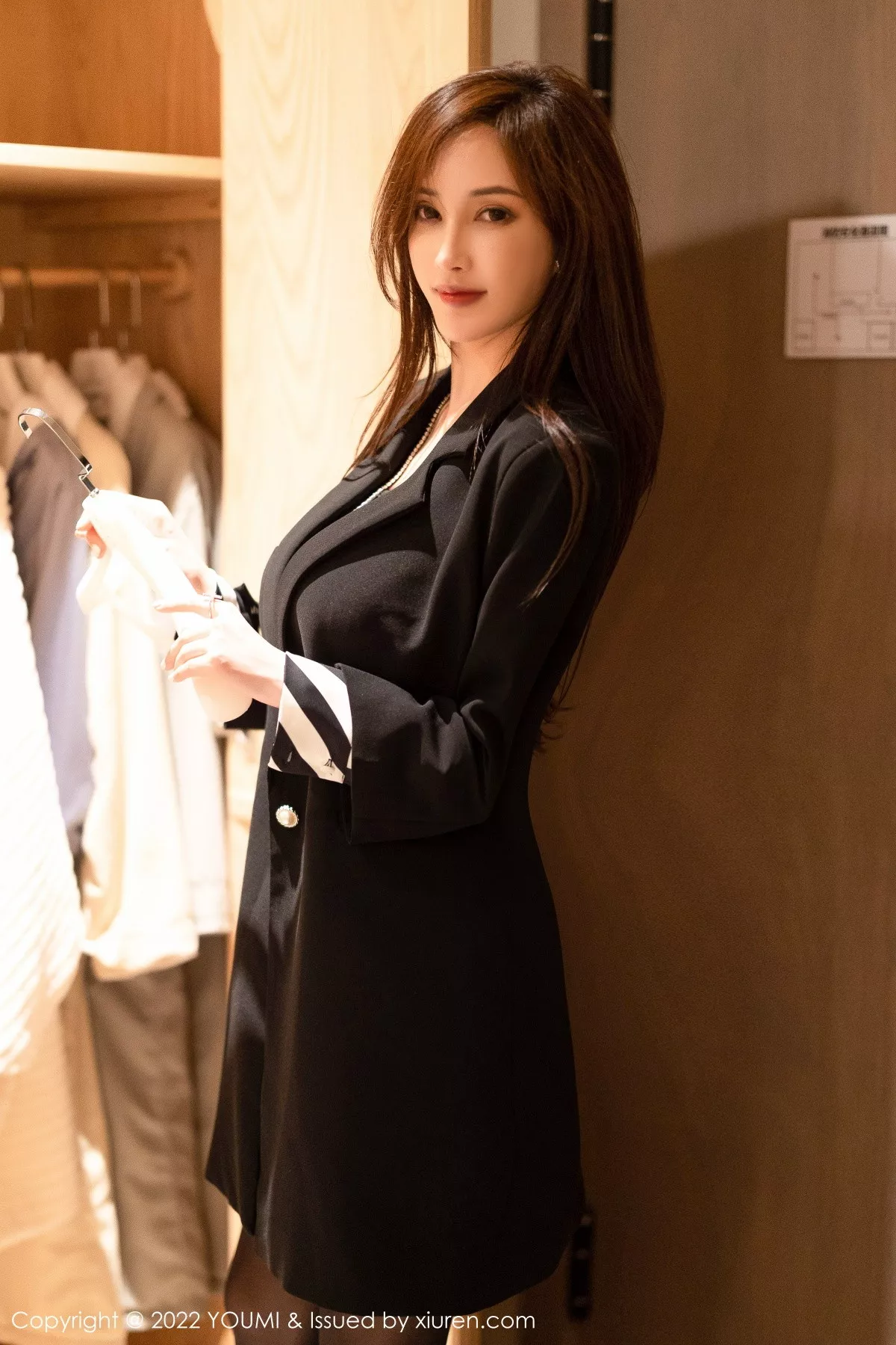 秀人集.com_[YouMi尤蜜荟]Vol.863_女神奶瓶土肥圆黑色露肩连衣裙配超薄黑丝秀丰满身材诱惑写真86P