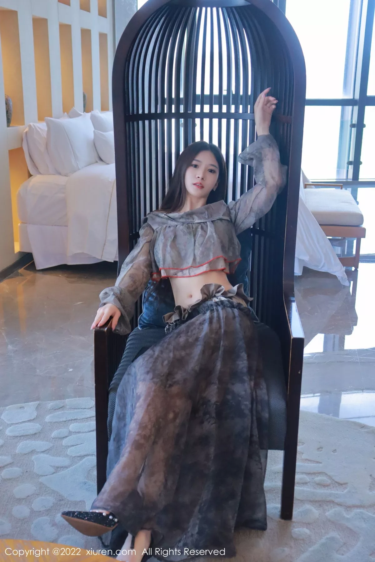 秀人集.com_[XiuRen秀人网]No.5857_模特hebe韩心雨暗灰色上衣配性感长裙露丁字裤秀翘臀诱惑写真50P